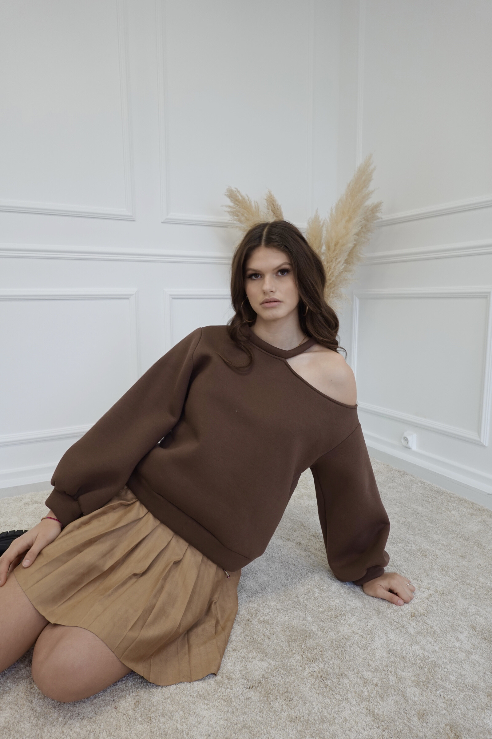 Wholesaler L'ESSENTIEL - Marianna Plain Asymmetrical Sweater With Long Sleeves With Open Shoulder