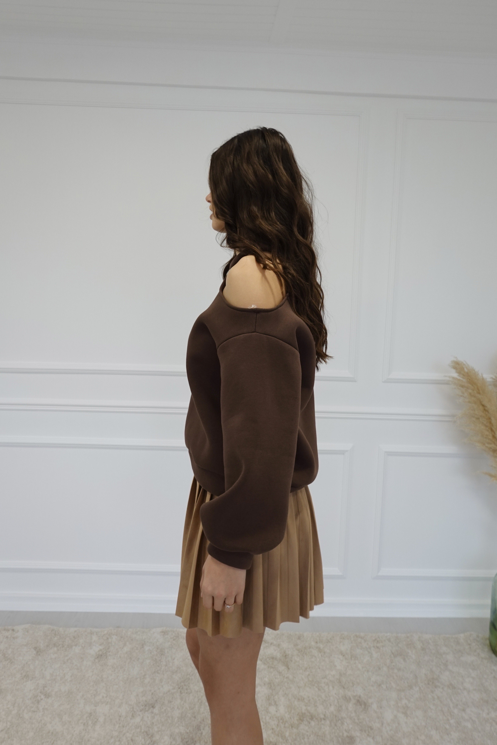 Grossiste L'ESSENTIEL - Pull MARIANA à manches longues asymétrique avec épaule nu uni