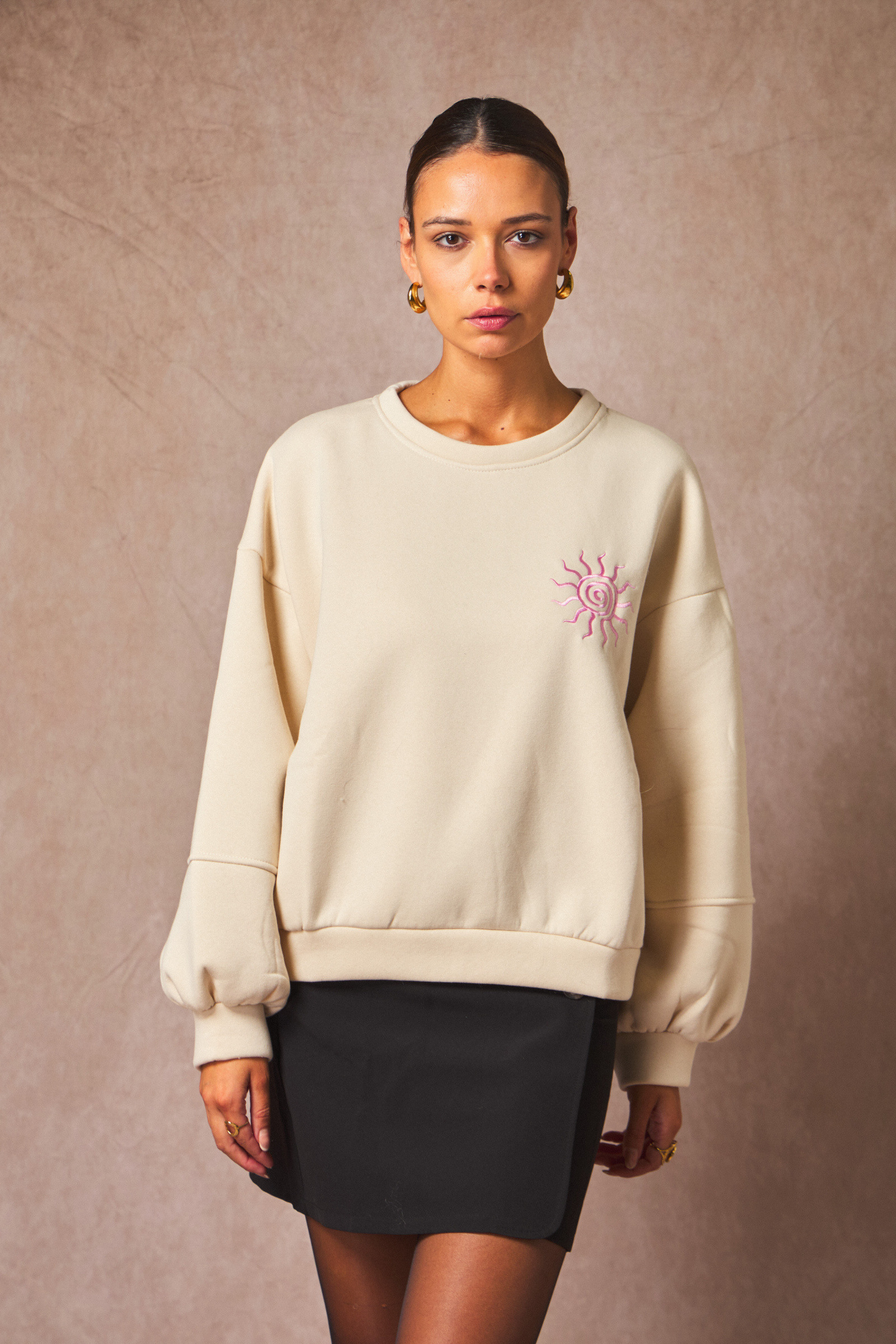 Grossiste L'ESSENTIEL - Pull INAYA à manches longues avec broderie soleil