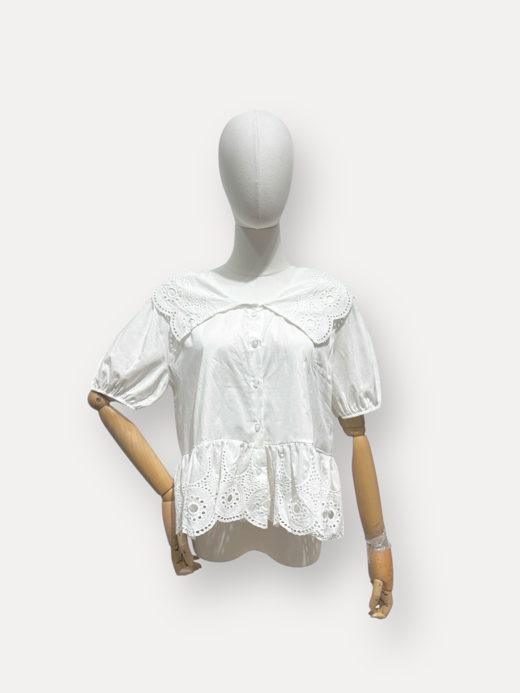 Grossiste L'ESSENTIEL - Top À Manches Courtes Avec Col Claudine Et Broderie