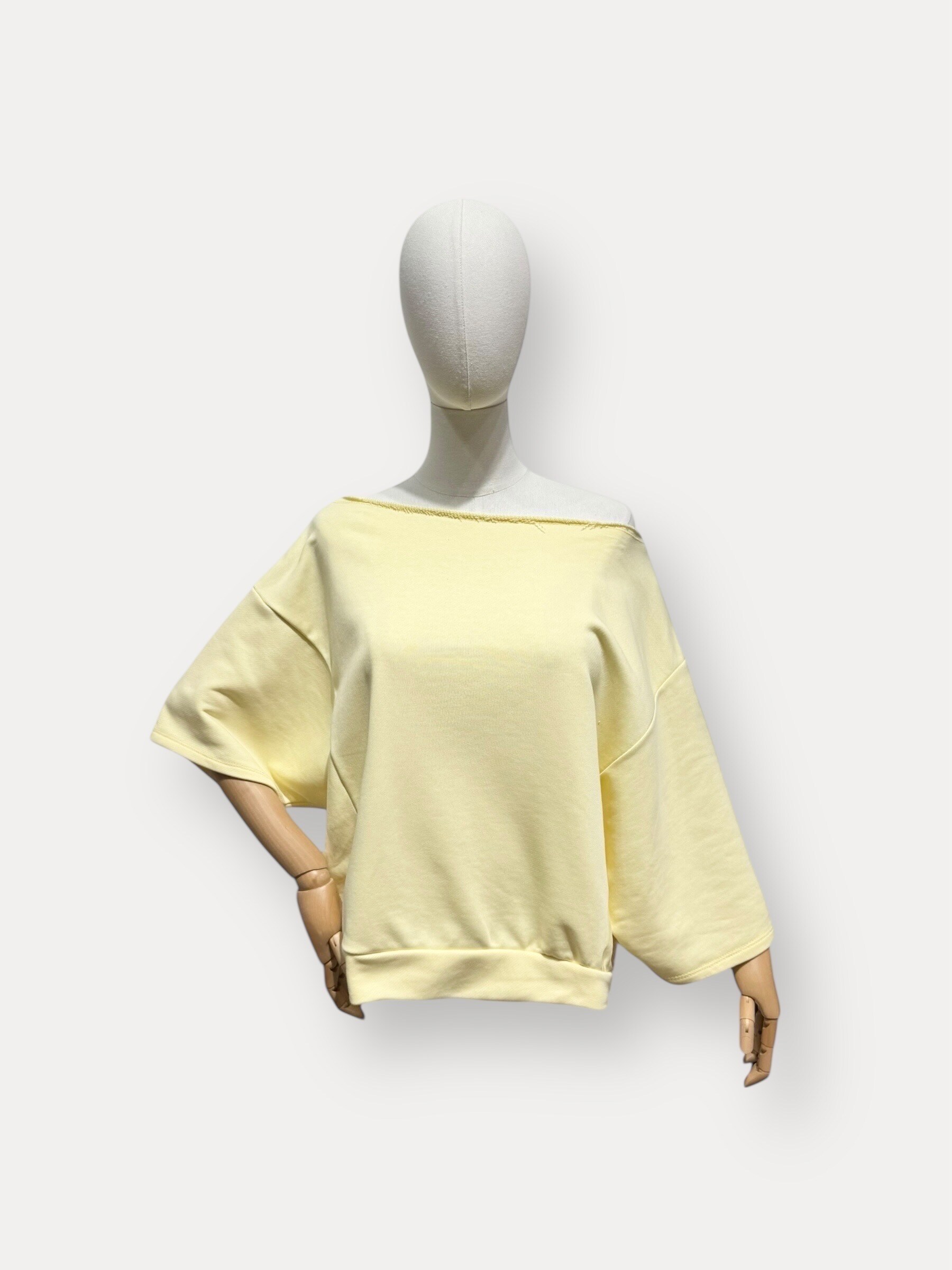 Grossista L'ESSENTIEL - Top asimmetrico con maniche 3/4 e design a spalla scoperta, colore unico