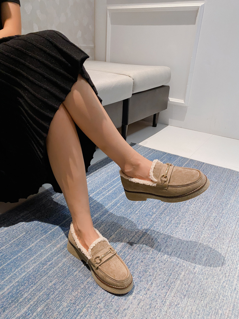 Wholesaler La Bottine souriante - Suede moccasins with furs