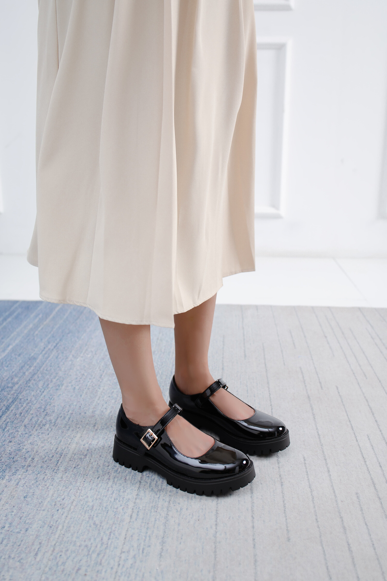 Wholesaler La Bottine souriante - Patent leather loafers with straps and chunky sole