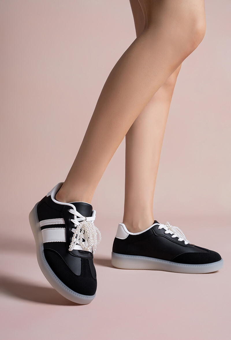 Großhändler Lady Glory - Minimalistische Sneaker mit dekorativen Schnürsenkeln