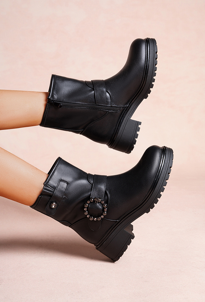 Wholesaler Lady Glory - Black ankle boots with decorative buckle
