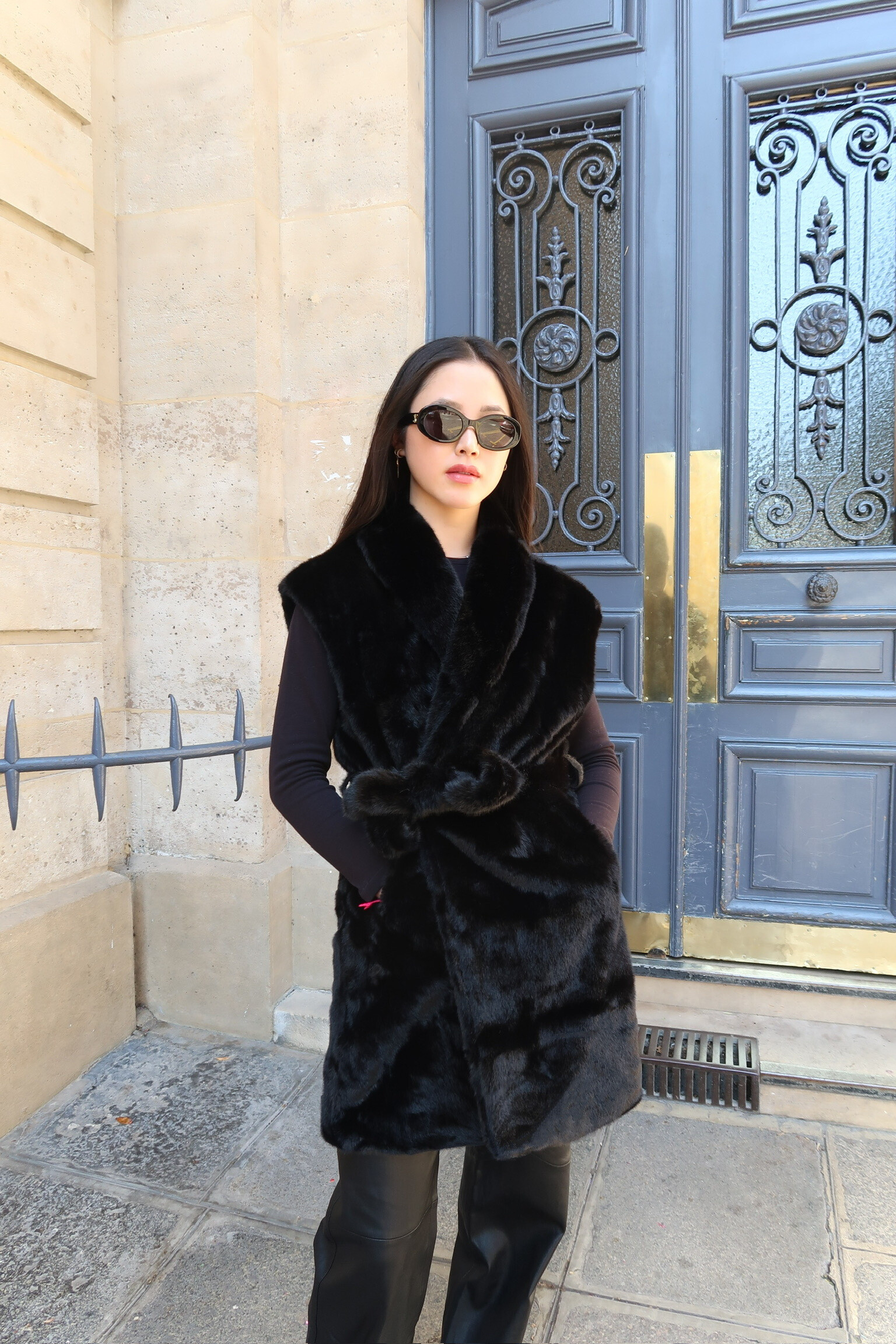Grossiste LAFÉEROSE - GILET MANTEAU VESTE FAUSSE FOURRURE SANS MANCHES MI LONGUE NOEUDS DOUX