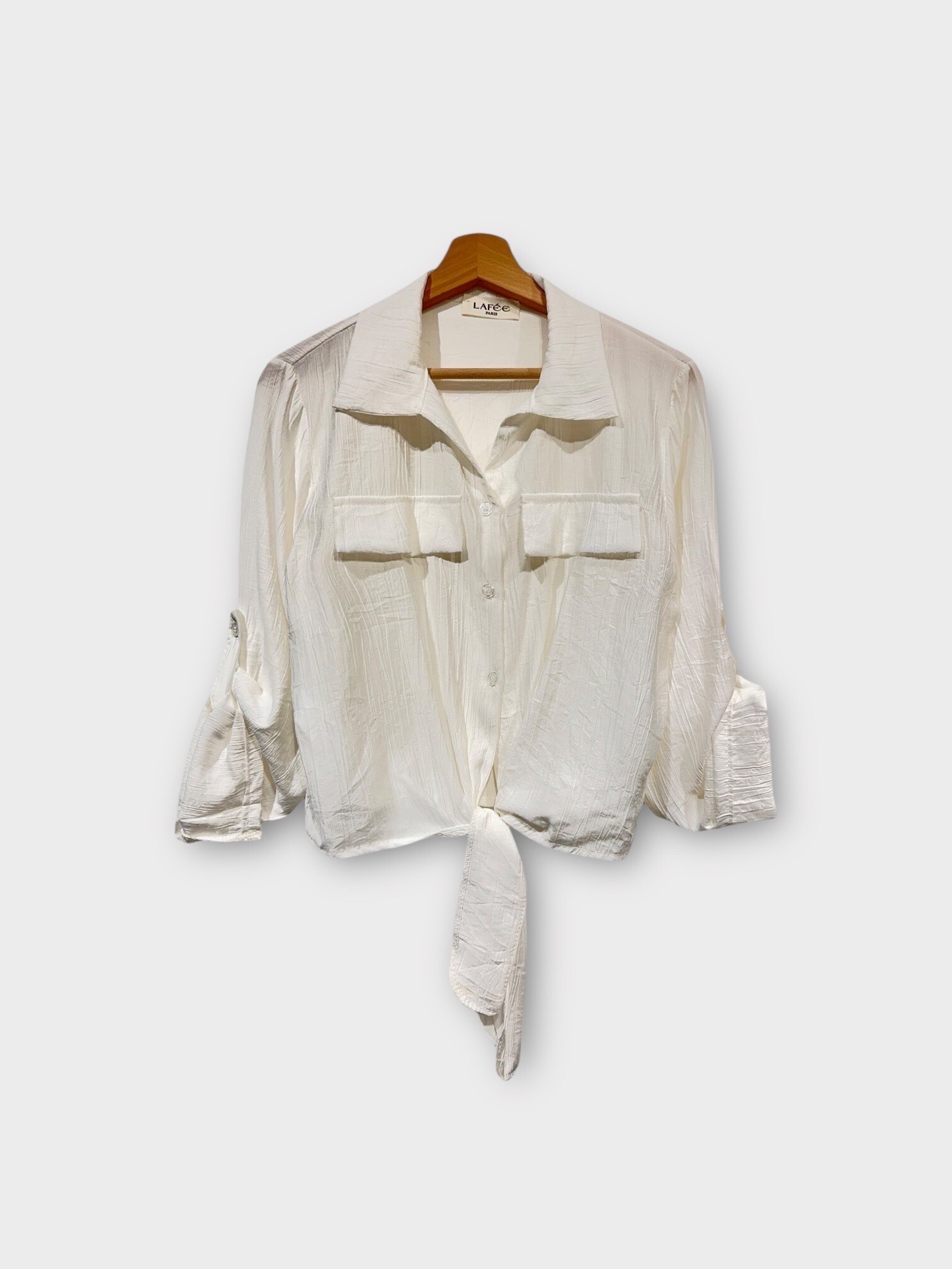 Grossiste LAFÉEROSE - Chemise blouse en viscose fluide à nouer orné de boutons et fausses poches