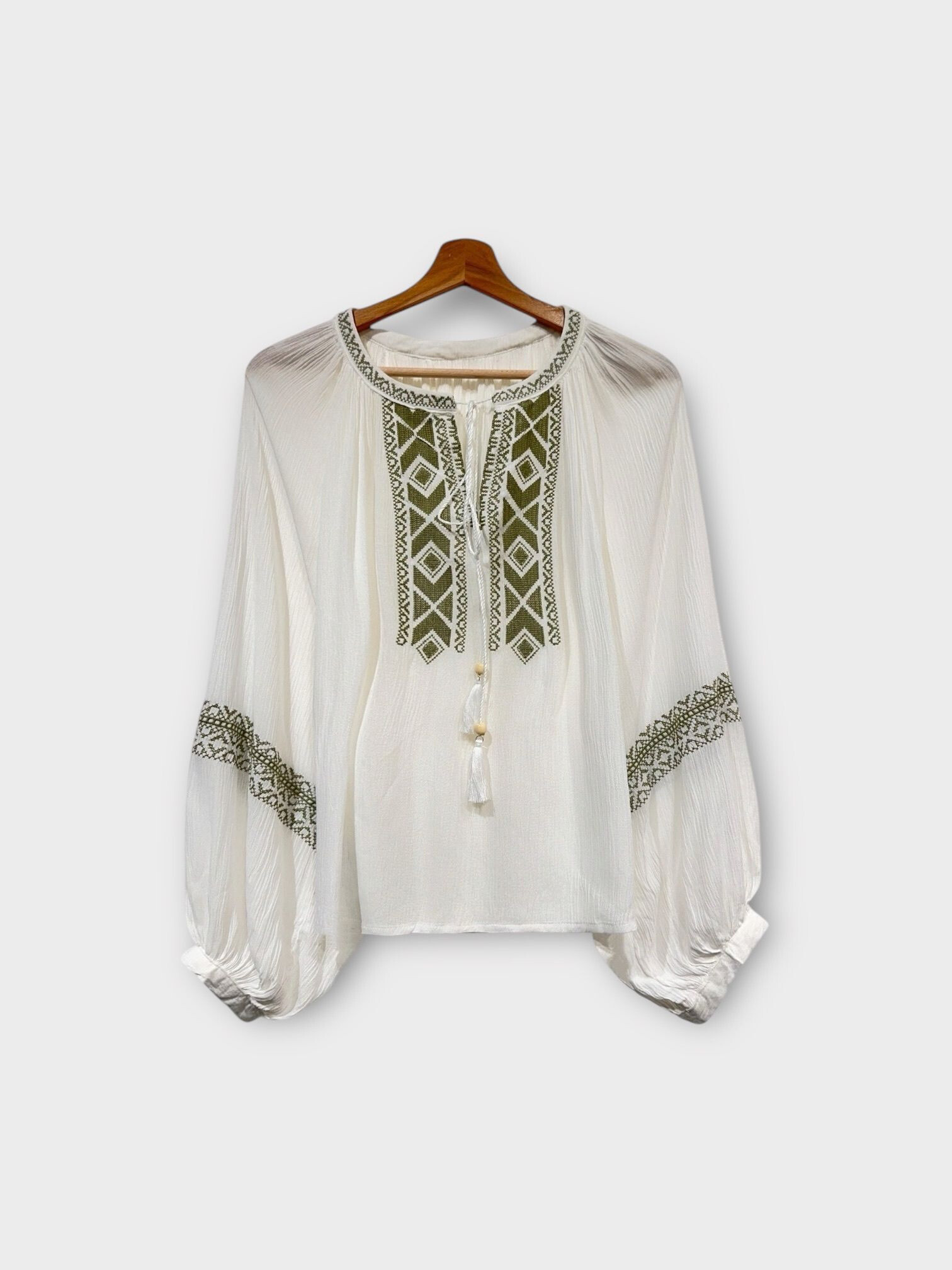 Grossiste LAFÉEROSE - Chemise blouse effet soie fluide à broderies bohème chic new Lafeerose