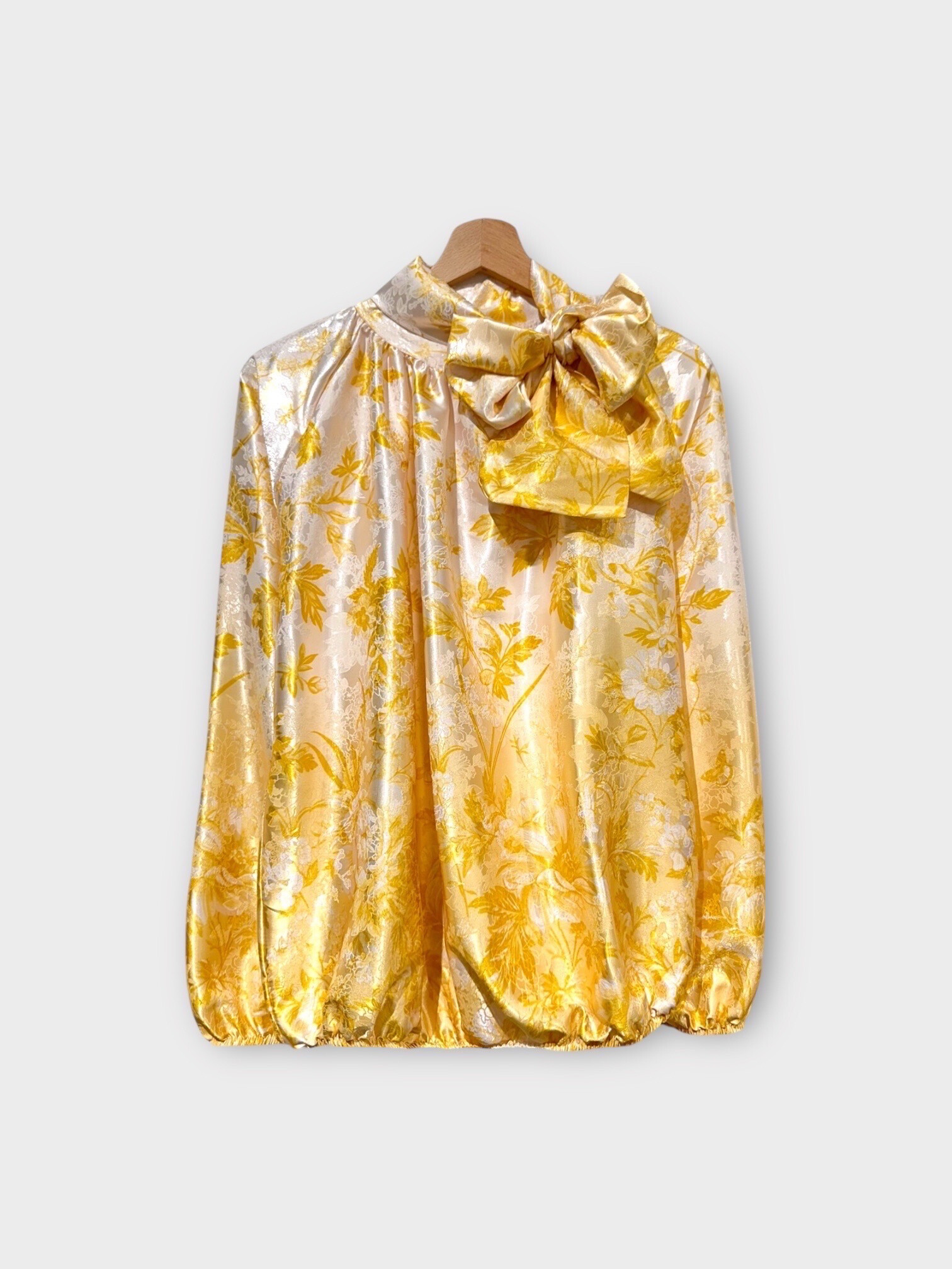 Grossiste LAFÉEROSE - Chemise blouse fluide imprimé fleuri et broderie à col lavallière - soie satin