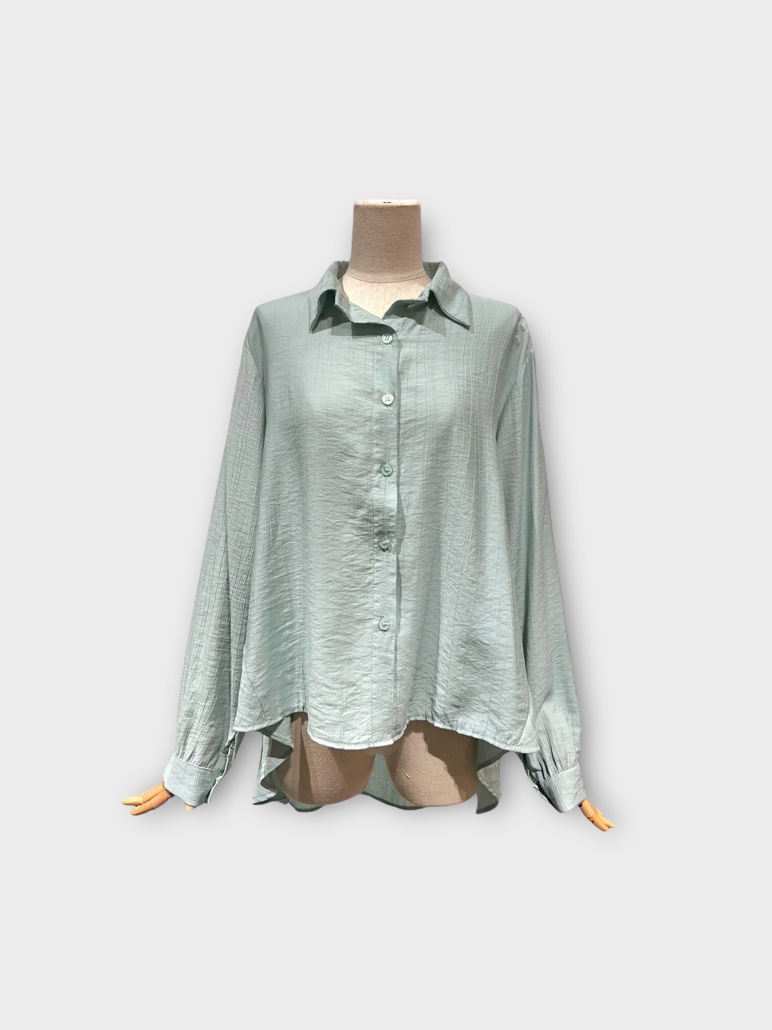 Grossiste LAFÉEROSE - Chemise blouse asymétrique fluide en viscose col classique et coupe oversize