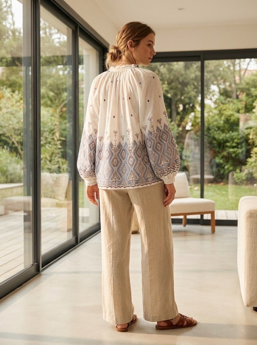 Grossiste LAFÉEROSE - Chemise blouse en coton à broderies manches bouffantes - romantique et bohème