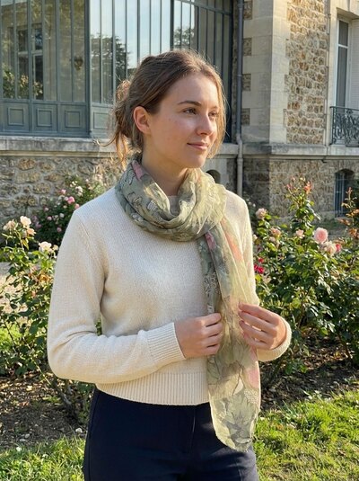 Großhändler LAFÉEROSE - Schal / Tuch aus Baumwolle & Seide mit Blumenmuster Großhändler LAFÉEROSE - Schal / Tuch aus Baumwolle & Seide mit Blumenmuster