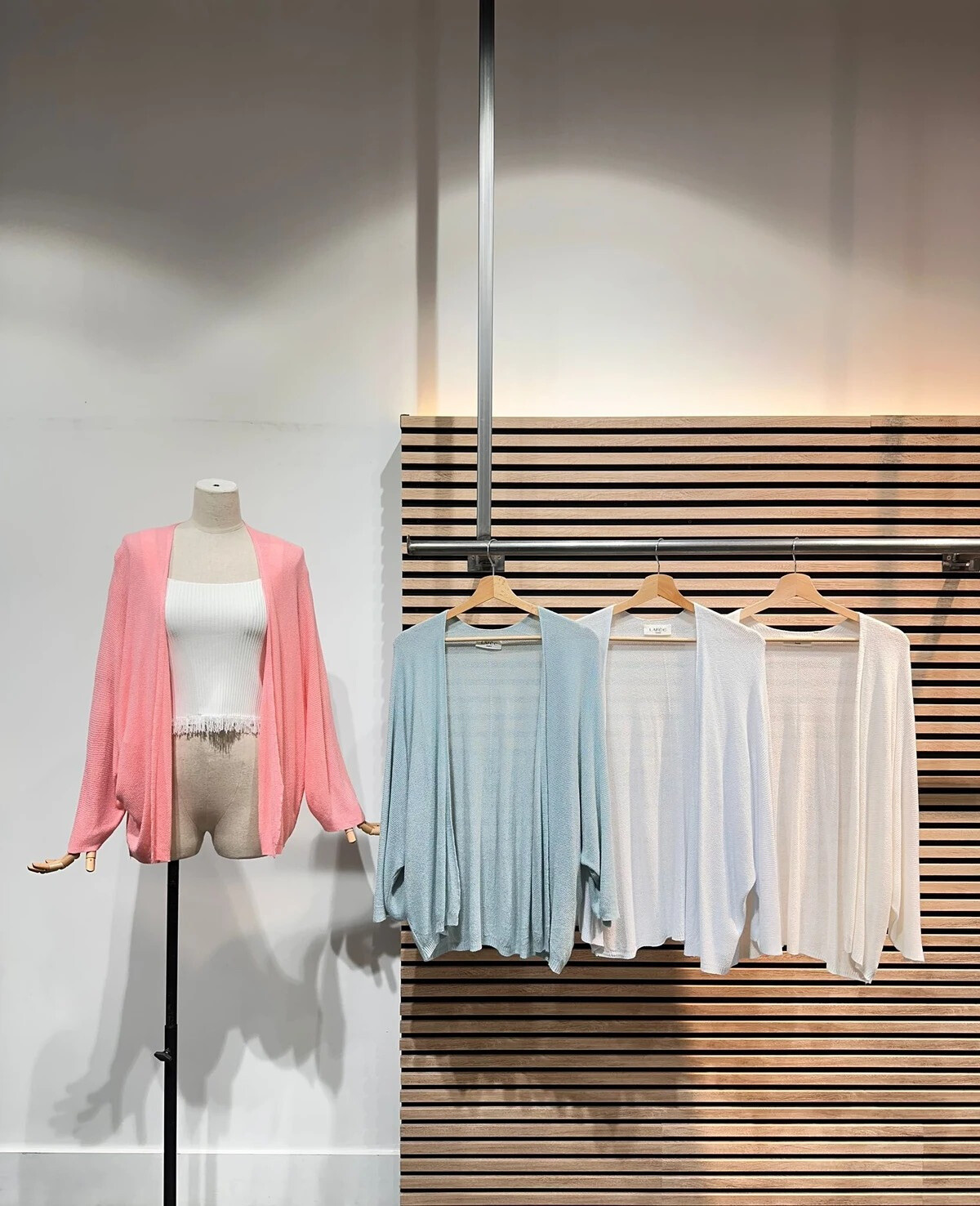 Großhändler LAFÉEROSE - Cardigan Cardigan Open in Soft Modal Style Haken mit langen ausgestellten Ärmeln