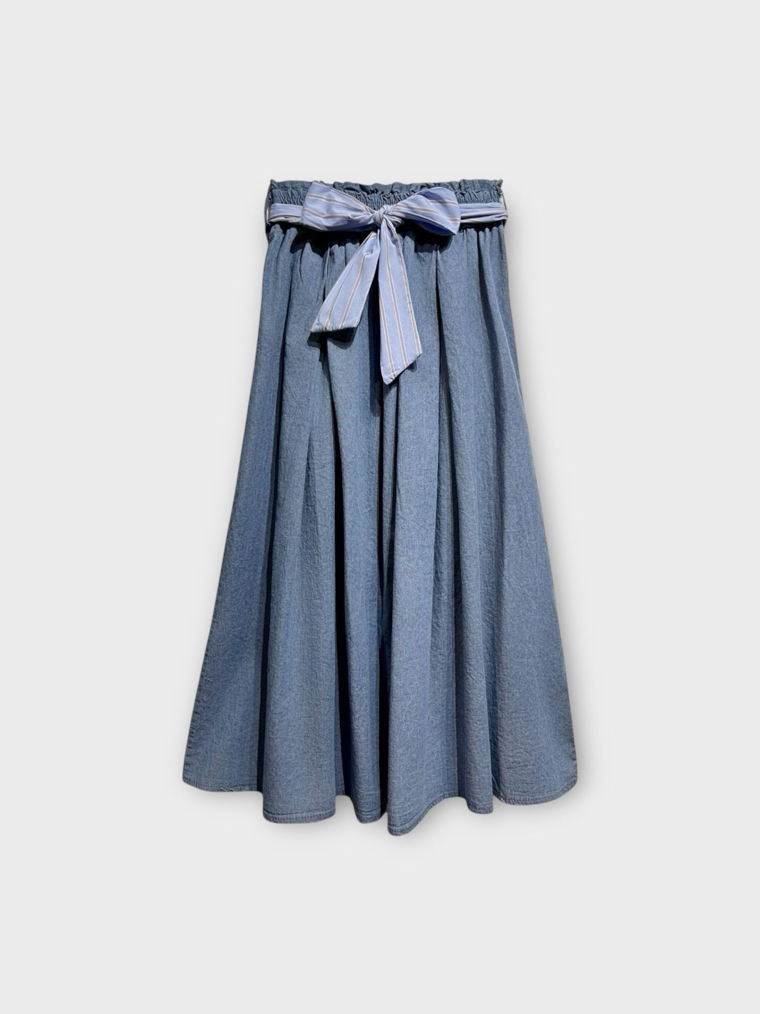 Grossiste LAFÉEROSE - Jupe longue en coton denim souple uni, évasée et ceinture à nouer - style bohème