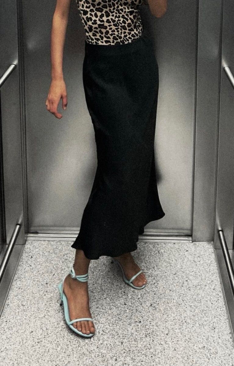 Grossiste LAFÉEROSE - Jupe longue 100% viscose satinée fluide évasée coupe sirène - chic et élégante