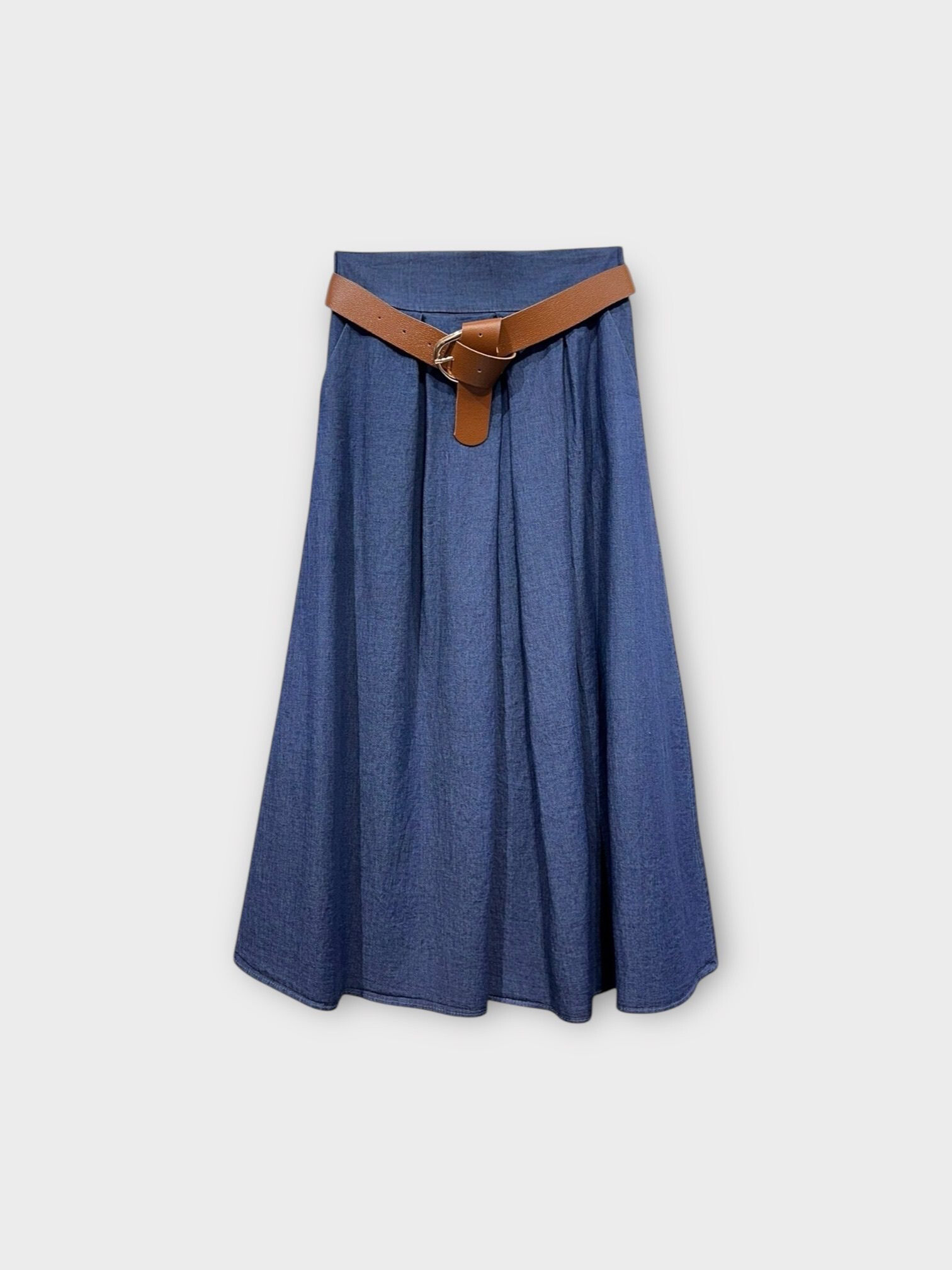 Grossista LAFÉEROSE - Gonna lunga svasata in cotone con tasche e graziosa cintura - materiale denim