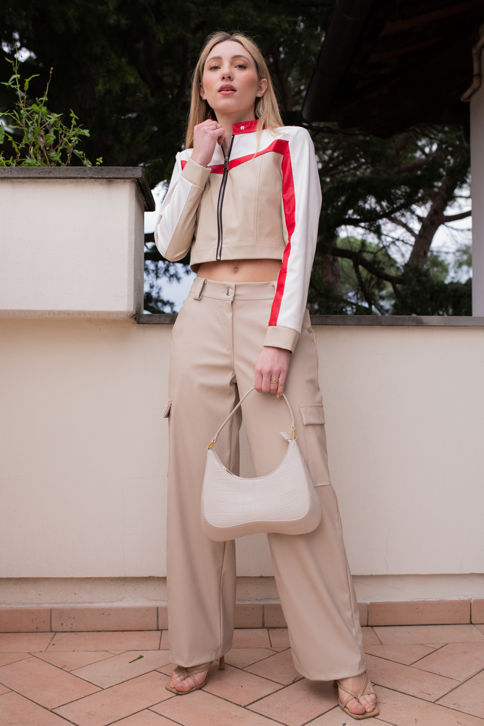 Grossiste LAFÉEROSE - PANTALON LONG STYLE CARGO EN SIMILI CUIR COUPE DROITE LARGE ÉVASÉ
