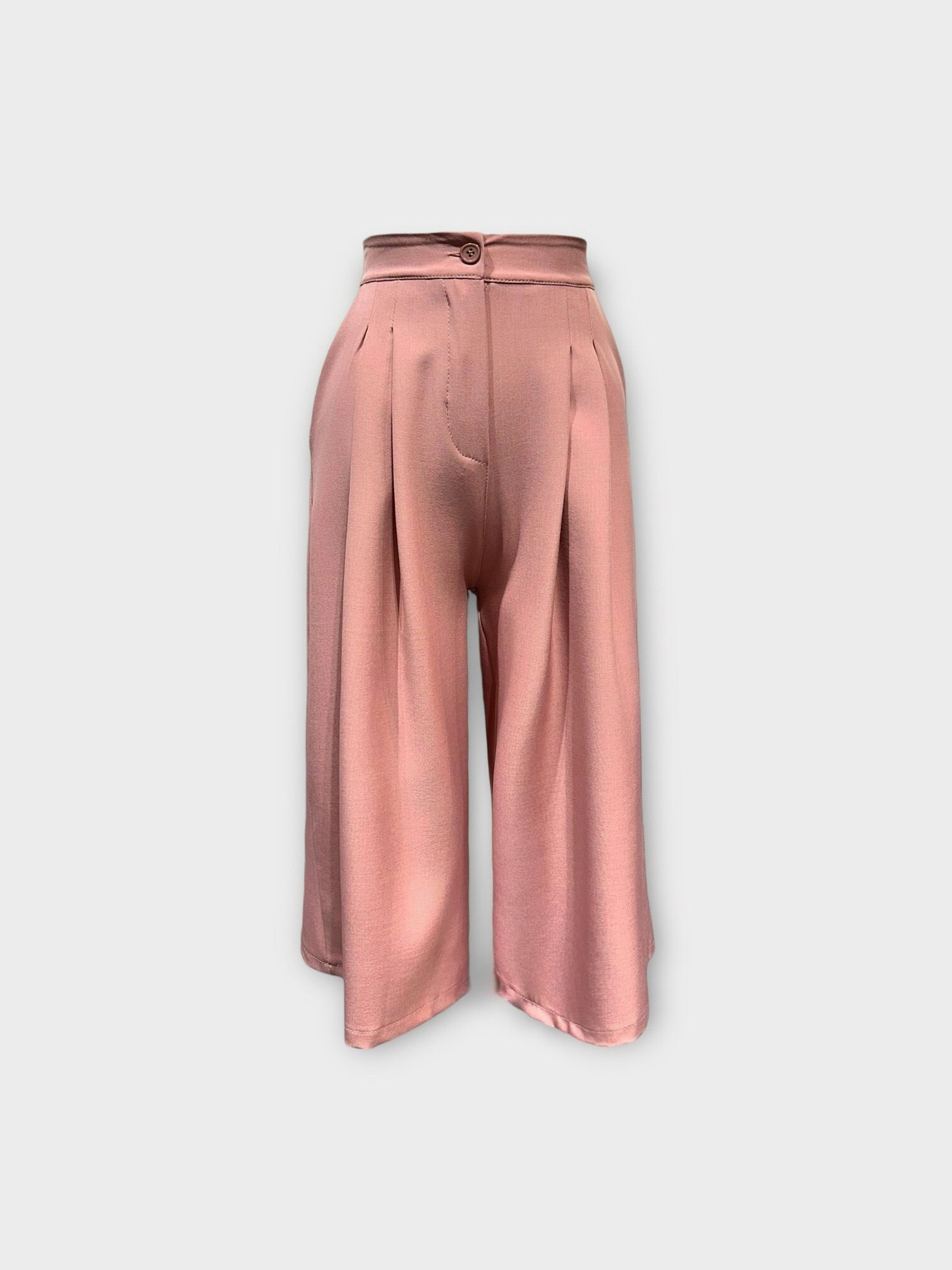 Grossista LAFÉEROSE - Pantaloni fluidi di media lunghezza con tasche e bottoni, stile cropped elegante e chic