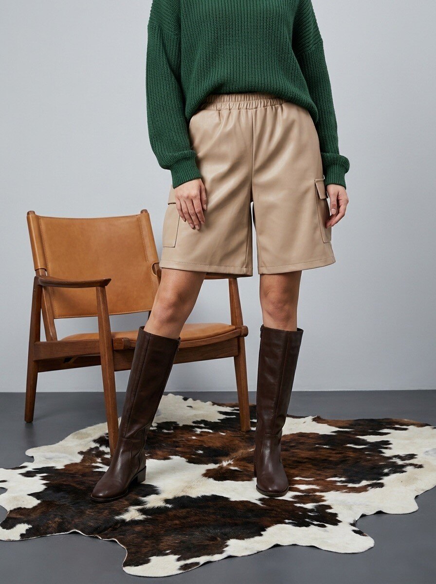 Grossiste LAFÉEROSE - BERMUDA/SHORT/PANTACOURT A POCHES STYLE CARGO SIMILI CUIR ELINA