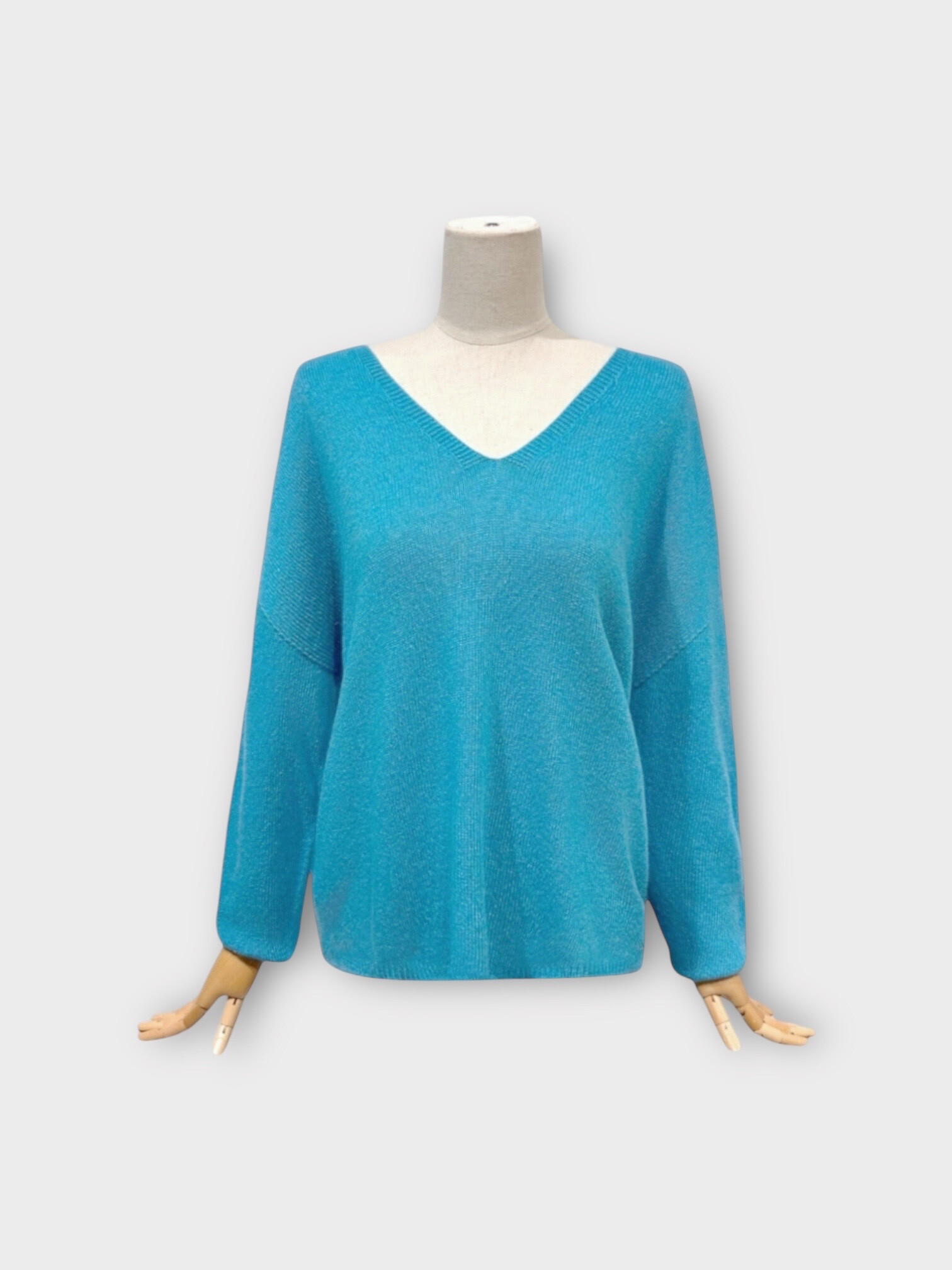 Grossista LAFÉEROSE - MAGLIONE A MANICHE LUNGHE IN LANA E CACHEMIRE CON SCOLLO A V