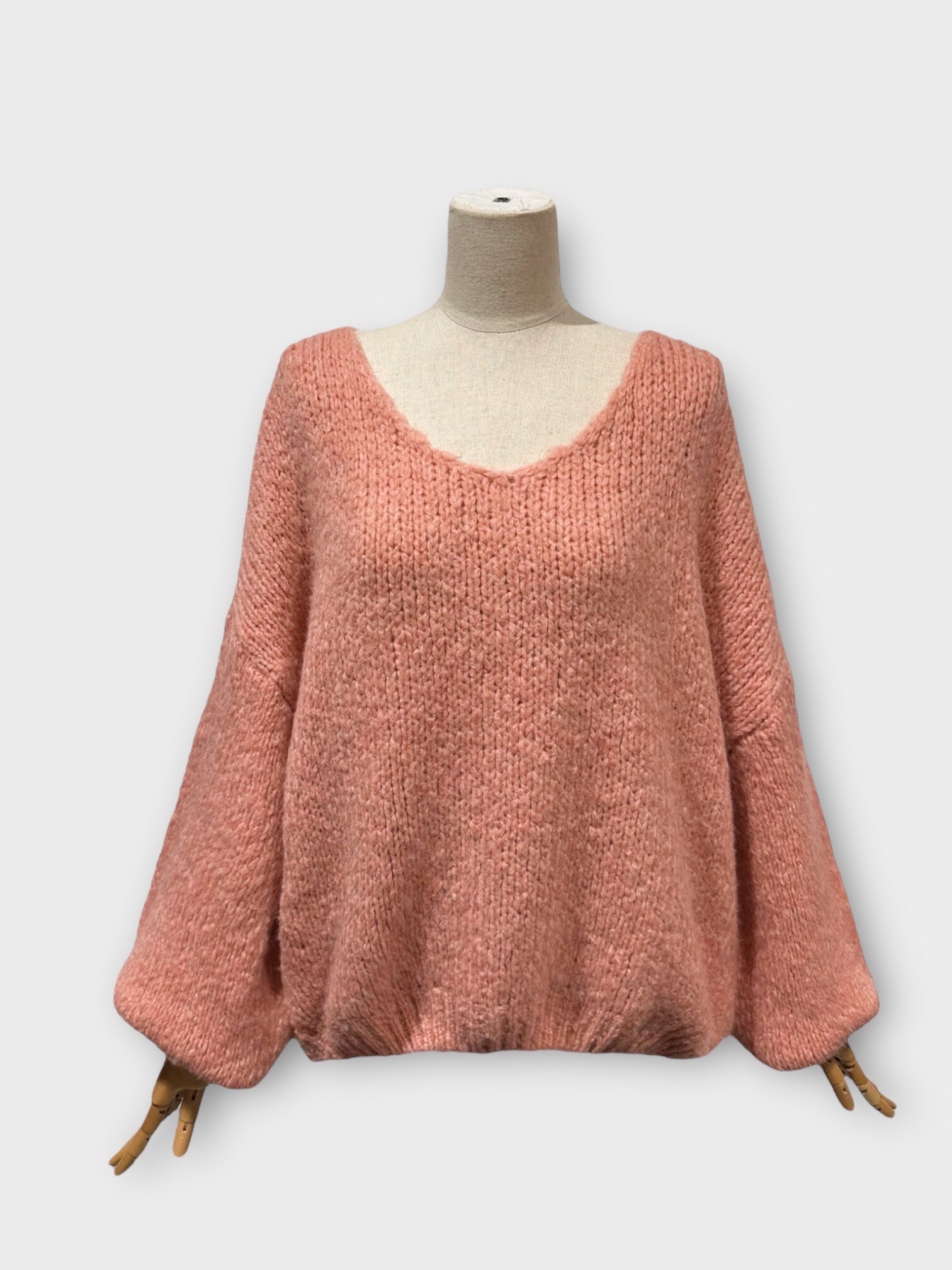Grossista LAFÉEROSE - MAGLIA OVERIZE IN LANA CON SCOLLO A V MANICHE LUNGHE E MAGLIA LARGA NEW