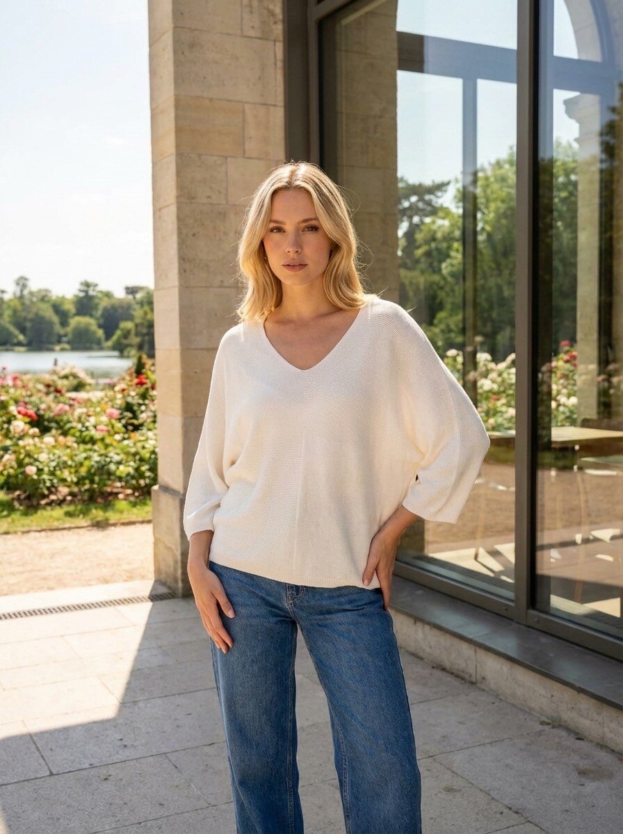 Grossiste LAFÉEROSE - Top pull fin fluide en modal col V et manches longues évasées à motifs textu