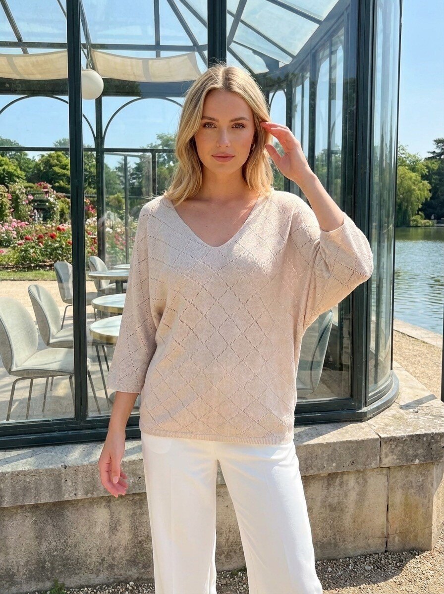 Grossiste LAFÉEROSE - Top pull fin fluide léger en modal col V manches 3/4 à motif carreaux crochet