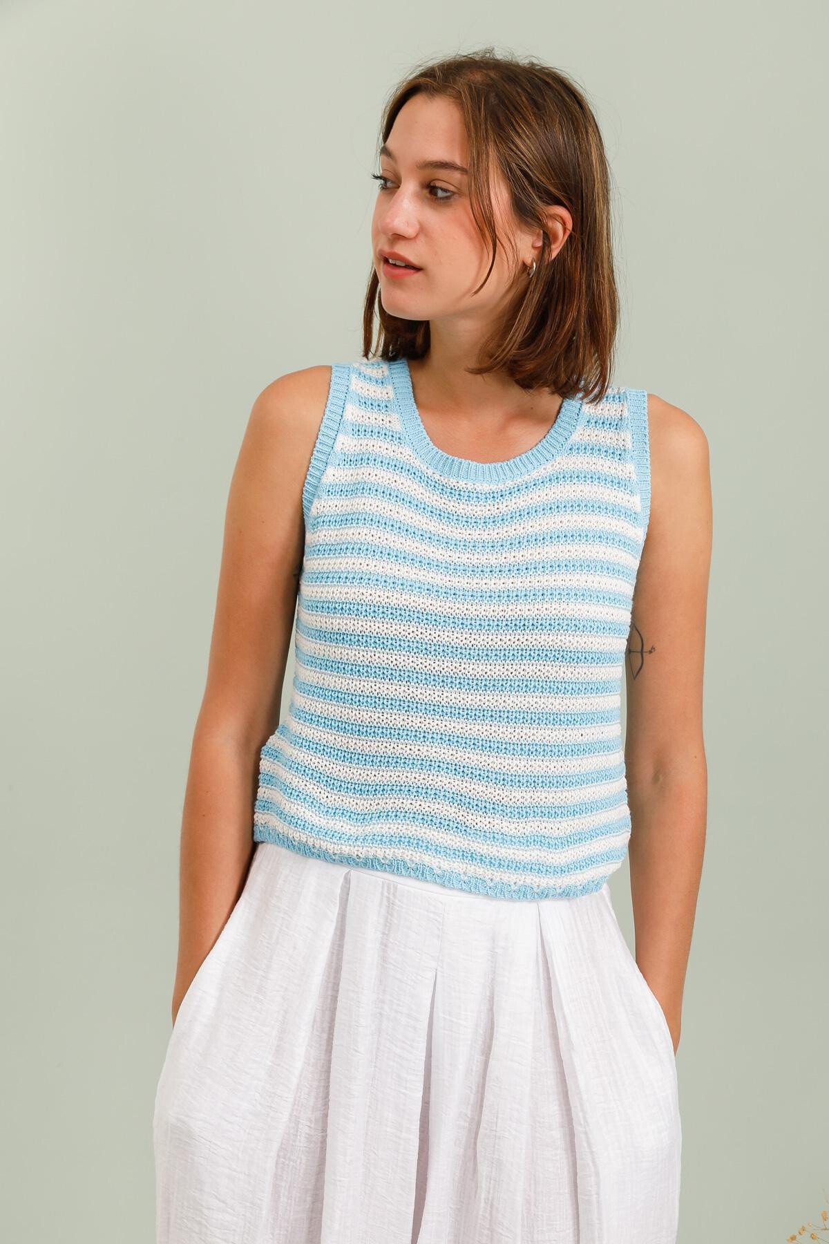 Wholesaler LAFÉEROSE - Top tank top in Cotton Cotton Crochet Round Collar without striped sleeves