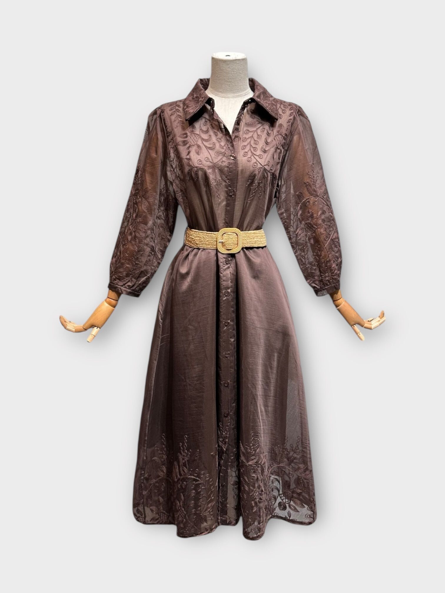 Grossista LAFÉEROSE - Abito lungo in tencel con ricami e cintura in stile bohémien chic - effetto seta
