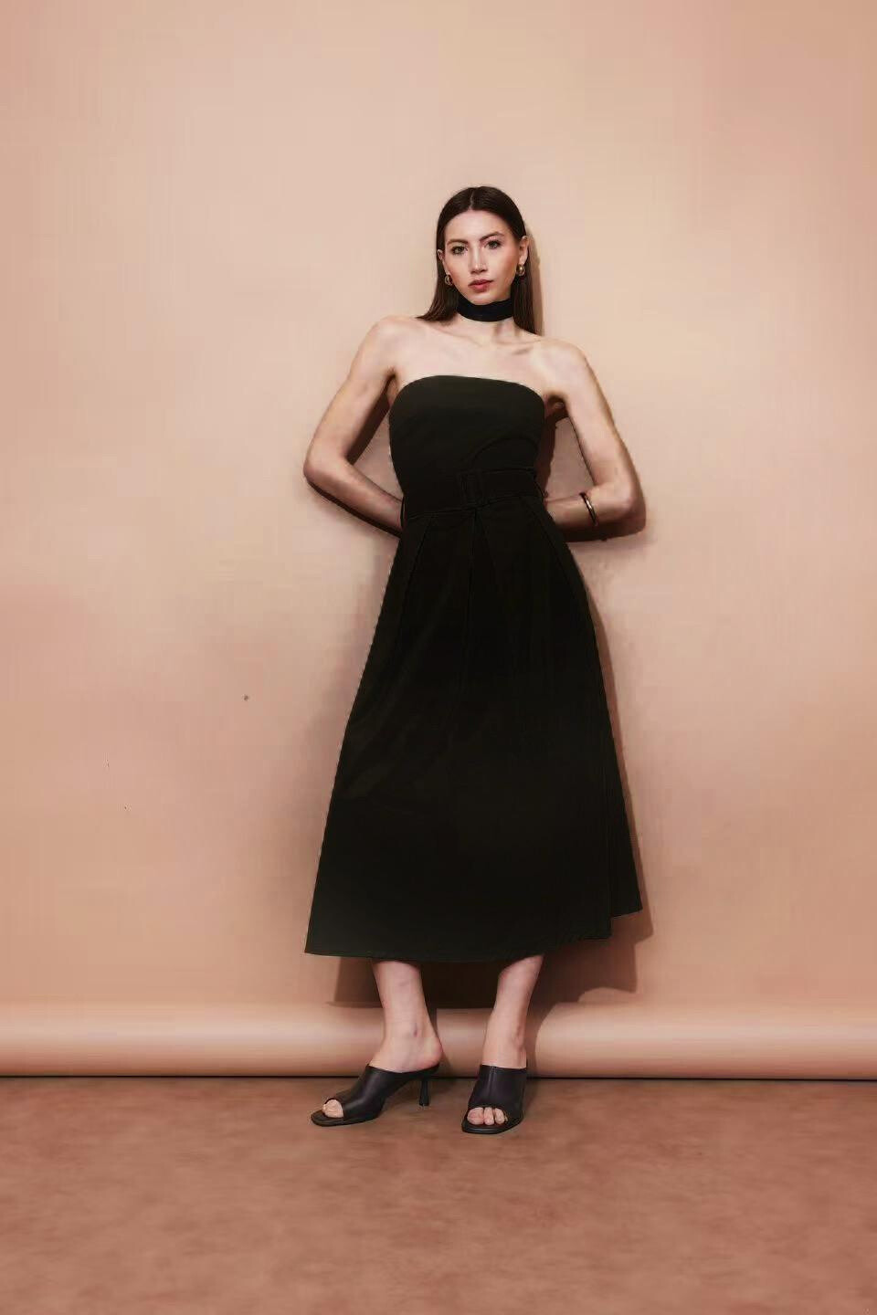 Grossista LAFÉEROSE - Abito bustier in cotone fluido trapezoide su cintura e tasche laterali - chic