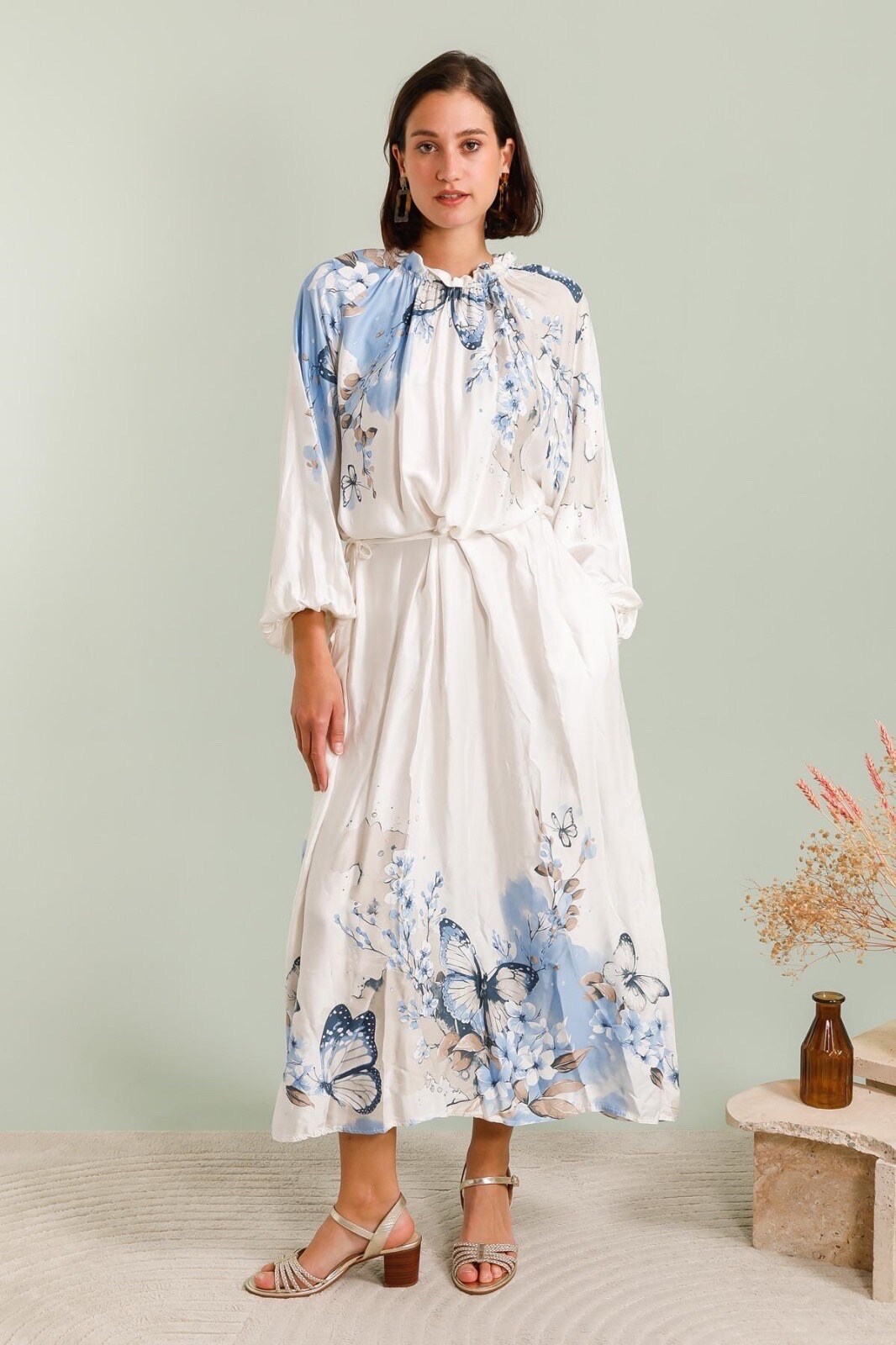 Großhändler LAFÉEROSE - Langes Kleid 100% Satin Viskose bedruckte Blumen und Schmetterlinge - Romantik