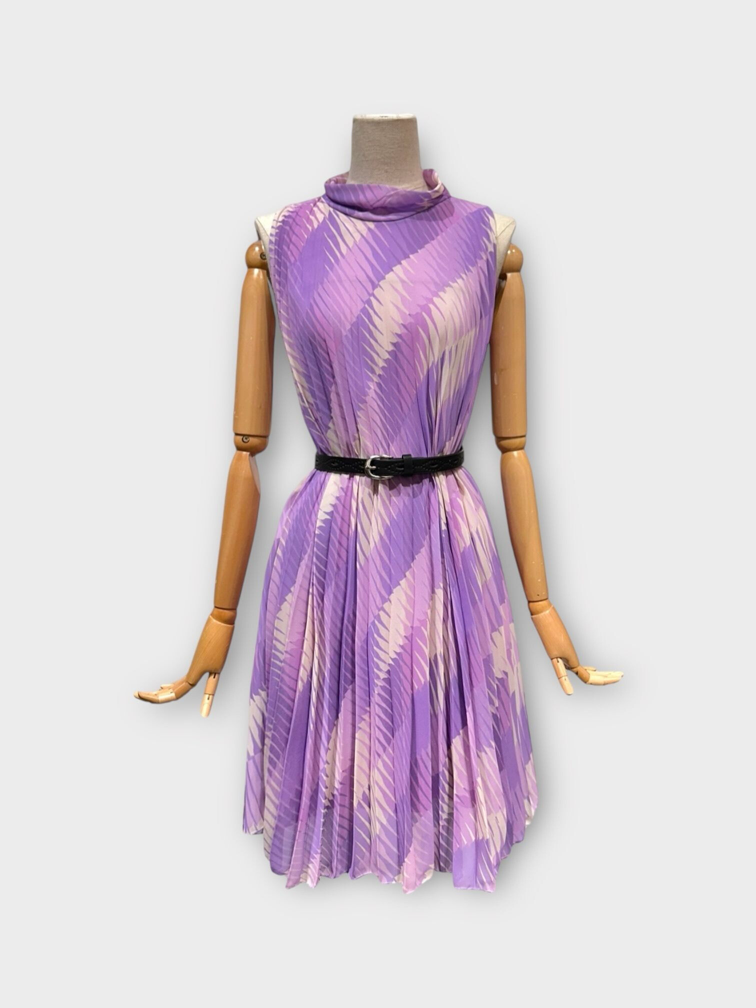 Wholesaler LAFÉEROSE - Flowy printed pleated mid-length dress with sleeveless viscose lining