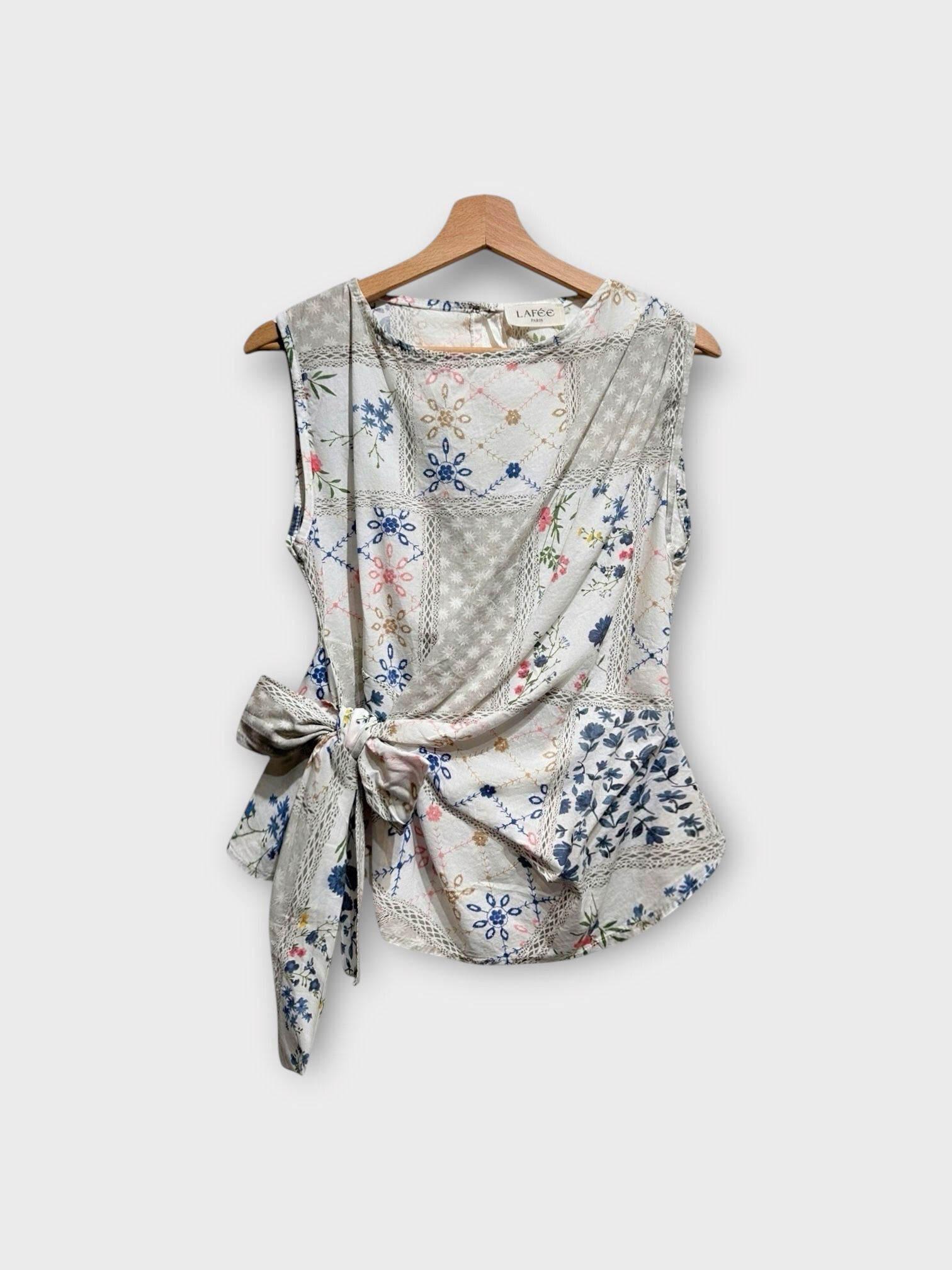 Wholesaler LAFÉEROSE - Top - Cotton top with flower -printed sleeves - draped effect and knots