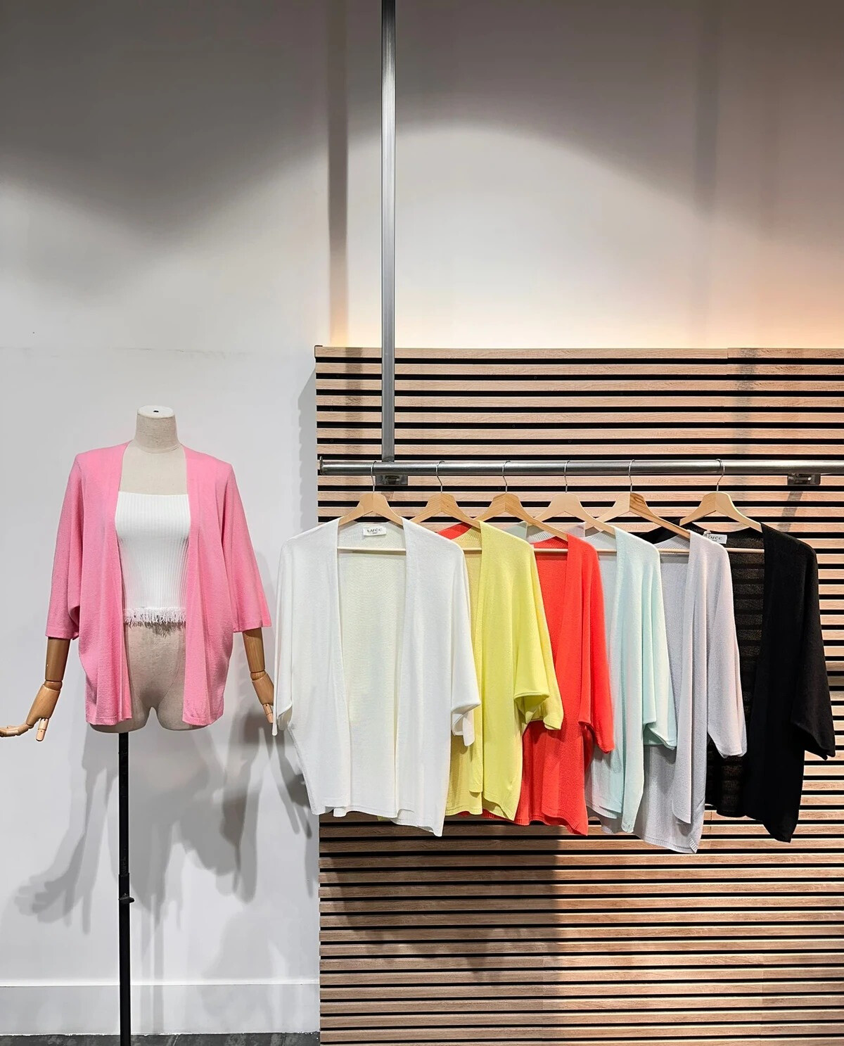 Grossiste LAFÉEROSE - Gilet - Cardigan en modal doux uni à manches 3/4 fluide évasées