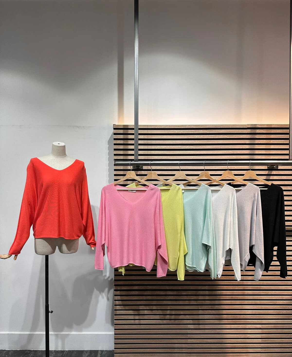 Großhändler LAFÉEROSE - Top Style Uni T -Shirt -Leichter feiner Pullover in weichem Modal V -Neck mit kurzen Ärmeln