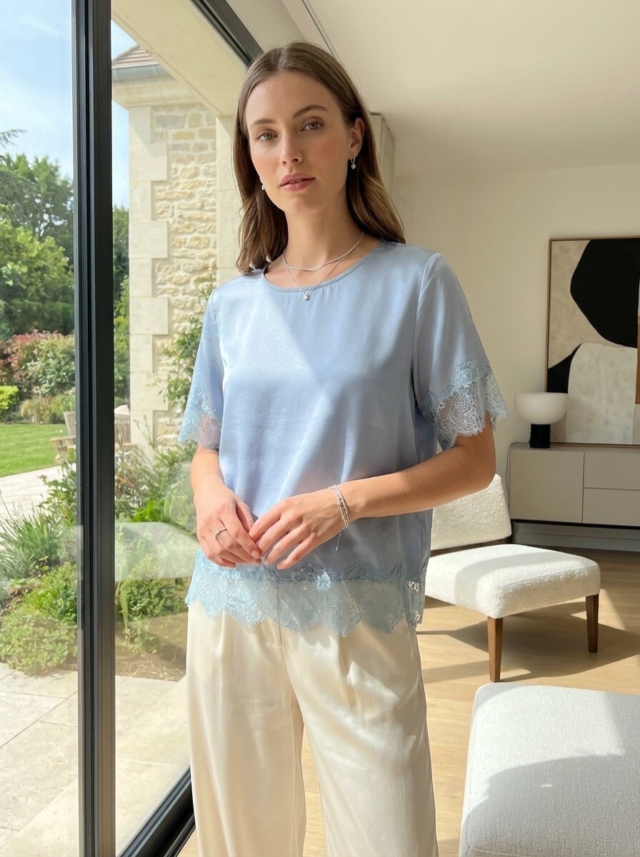 Mayorista LAFÉEROSE - Blusa con ribetes de encaje