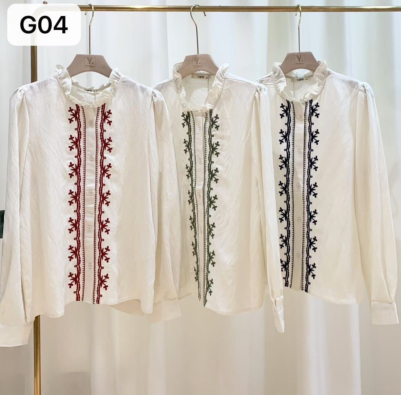 Grossista LAJOLY - Blusa ricamata con colletto a balze