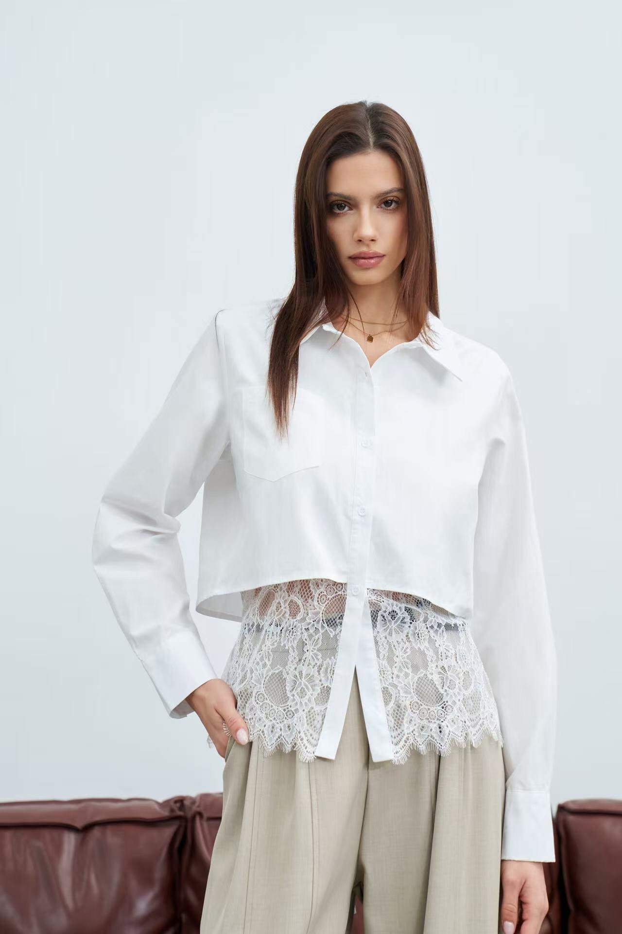 Grossiste LARA - CHEMISE À MANCHES LONGUES AVEC DENTELLE ET POCHE