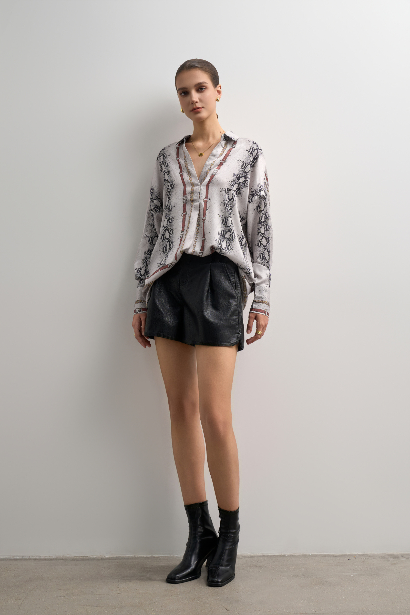 Grossiste LARA - CHEMISE À MANCHES LONGUES AVEC IMPRIMÉ ET COL EN V