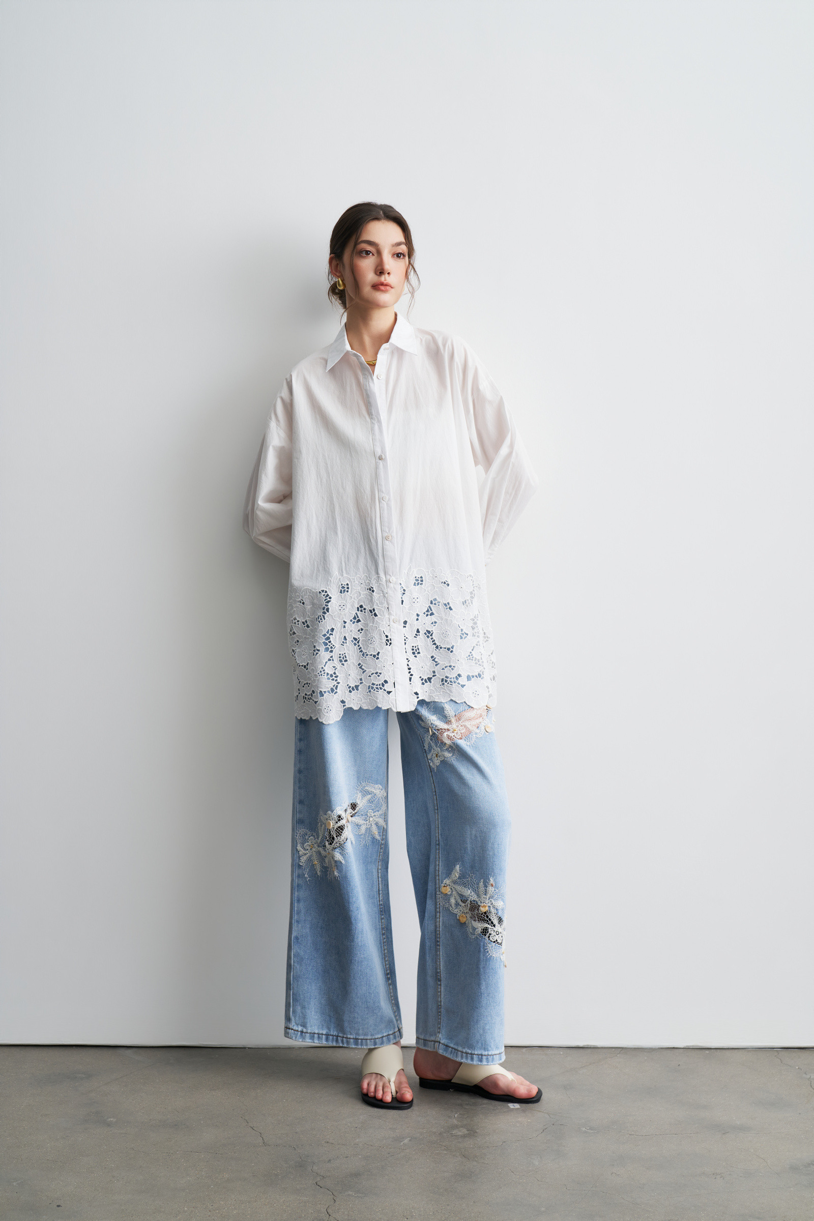 Grossiste LARA - CHEMISE À MANCHES LONGUES AVEC BRODERIE ANGLAISE