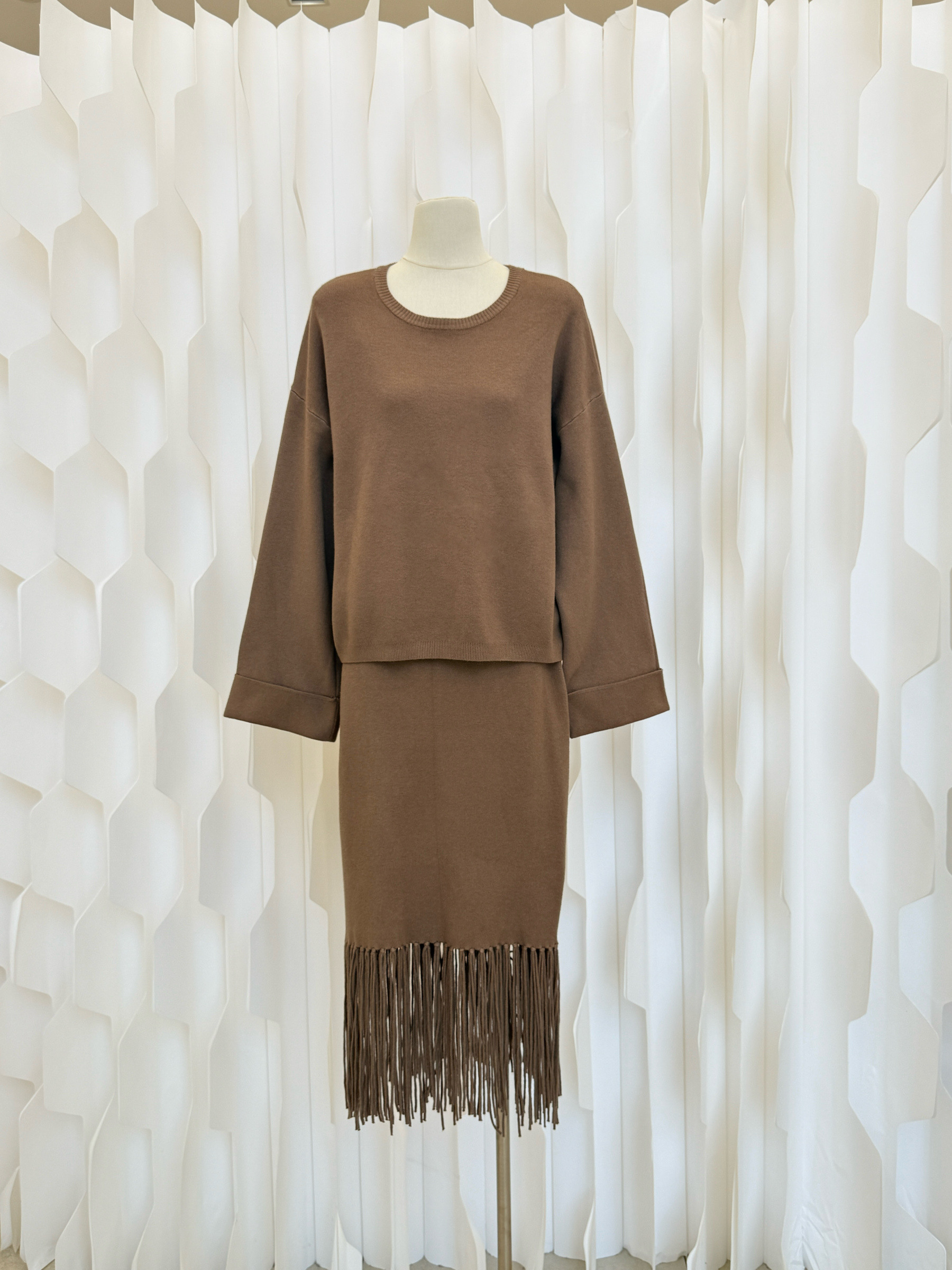 Wholesaler LARA - LONG SLEEVE TOP AND FRINGED SKIRT SET