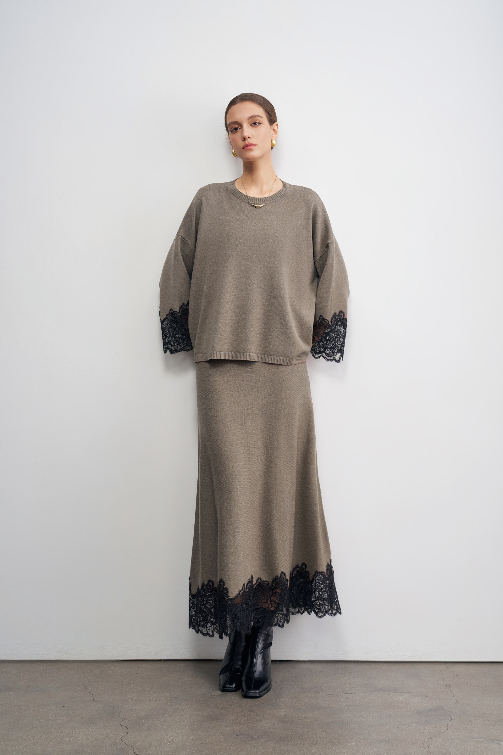 Wholesaler LARA - LONG SLEEVE TOP WITH LACE AND SKIRT SET