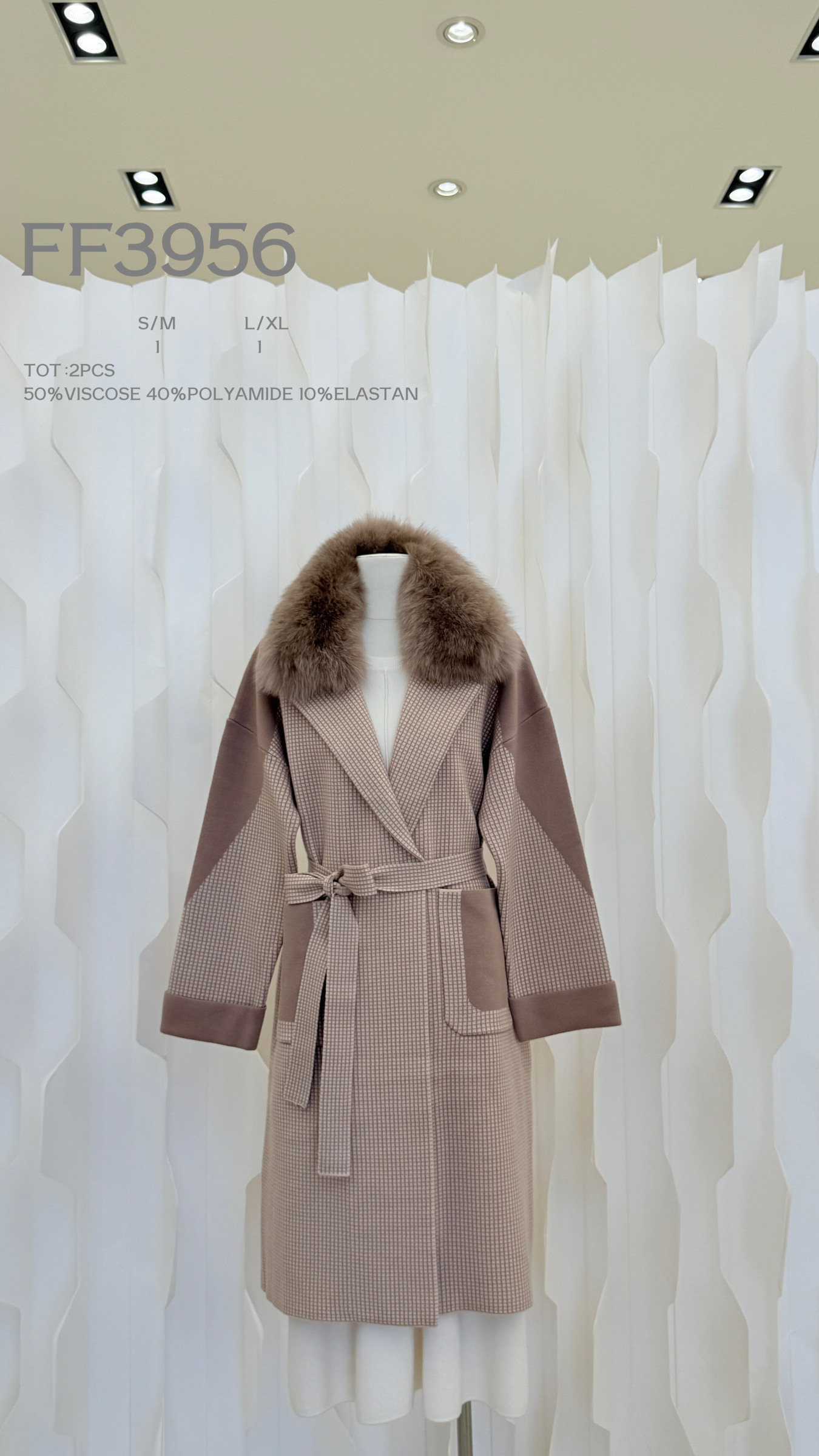 Wholesaler LARA - Long plaid coat with fur, pockets, and belt