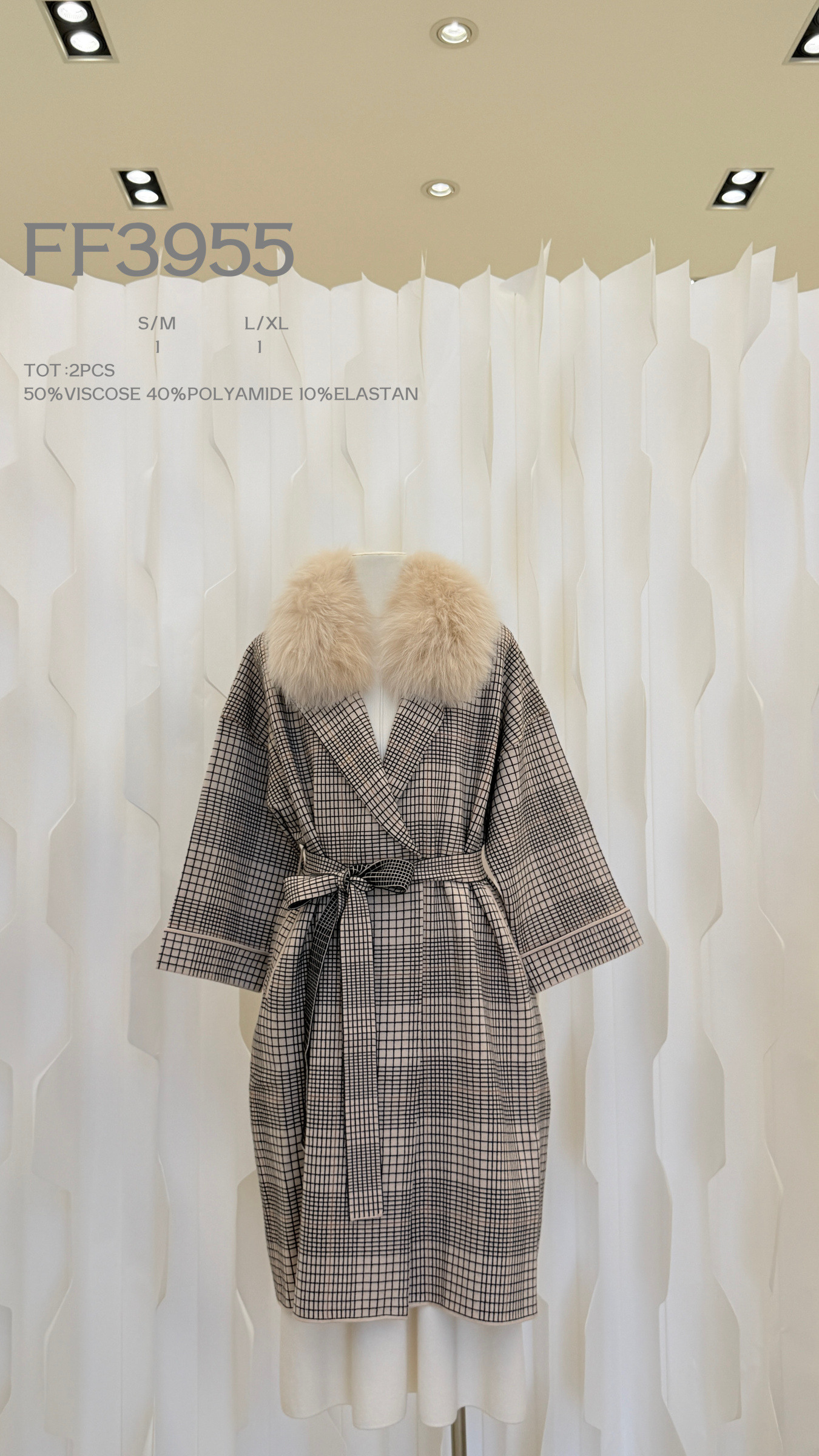 Wholesaler LARA - Long plaid coat with fur, pockets, and belt