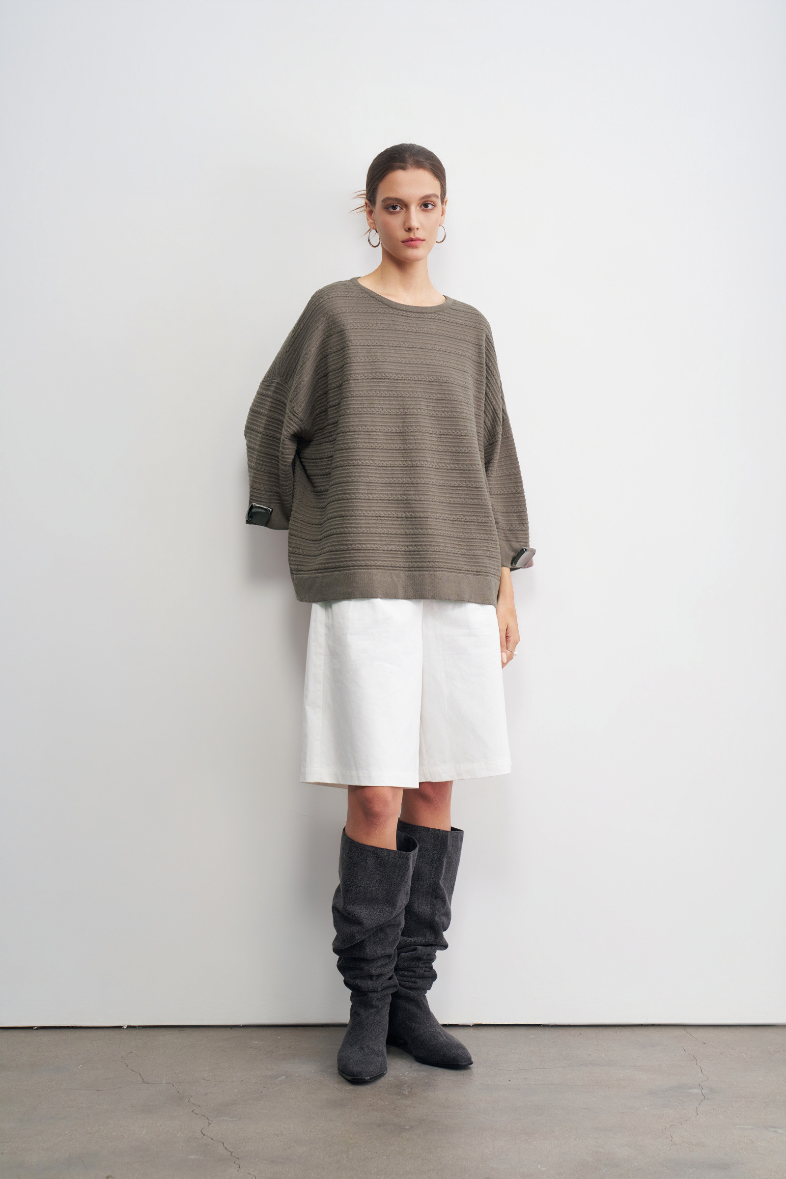 Grossiste LARA - PULL À MANCHES TROIS QUARTS AVEC BOUTONS AUX POIGNETS