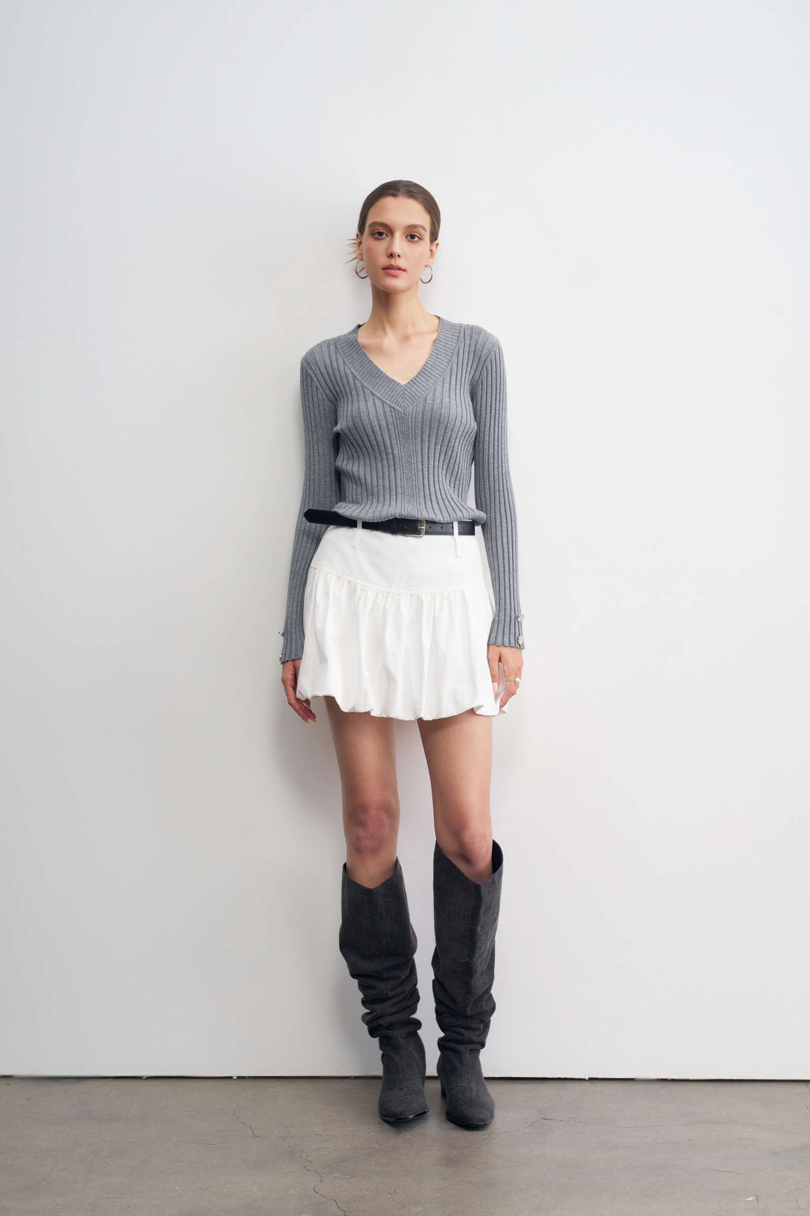 Wholesaler LARA - LONG SLEEVE TOP WITH V-NECK AND BUTTONS ON THE CUFFS