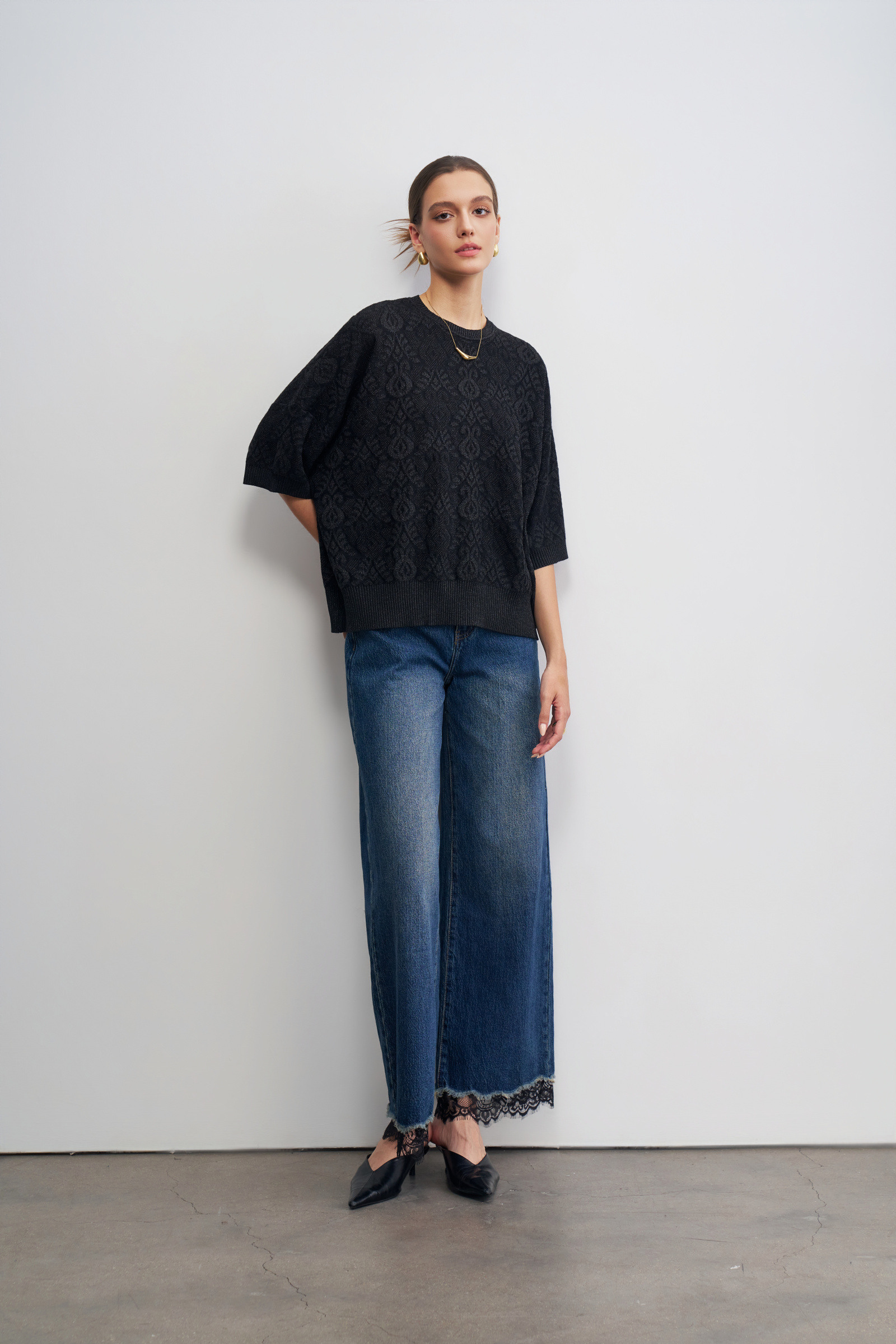 Wholesaler LARA - Short-sleeve crew neck top with floral pattern and lurex details