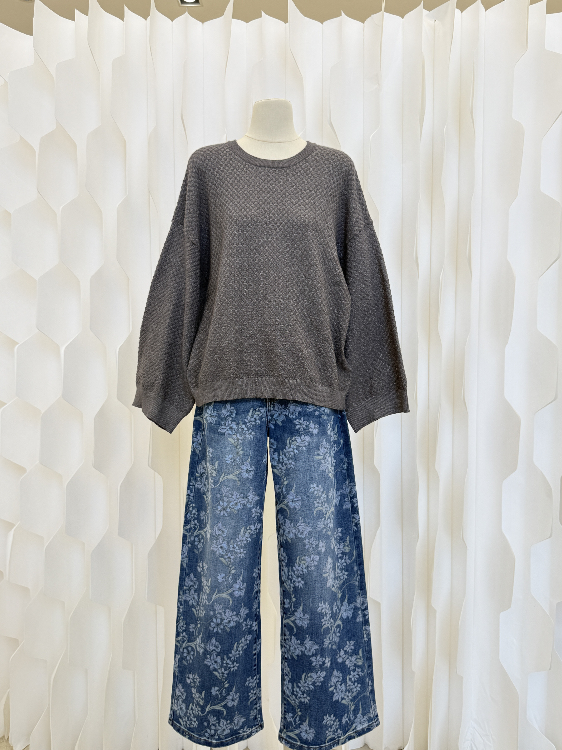 Wholesaler LARA - LONG SLEEVE CREW NECK SWEATER WITH EMBOSSED EFFECT