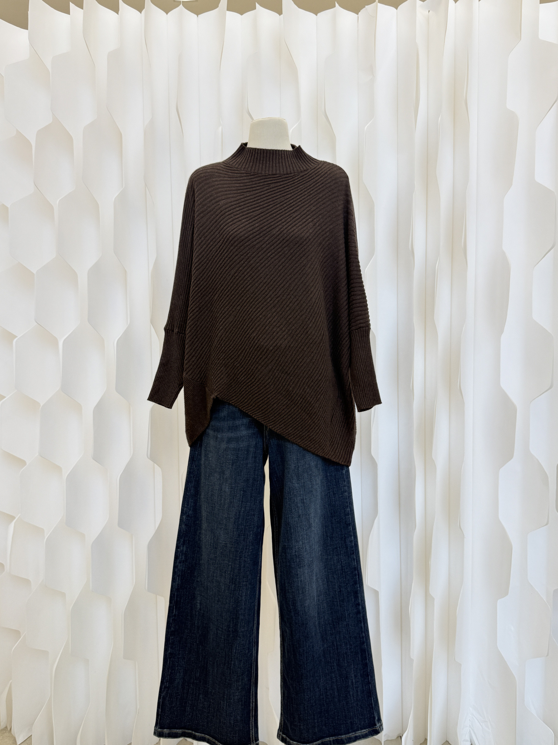 Wholesaler LARA - LONG-SLEEVED SWEATER WITH EMBOSSED EFFECT AND TURTLENECK