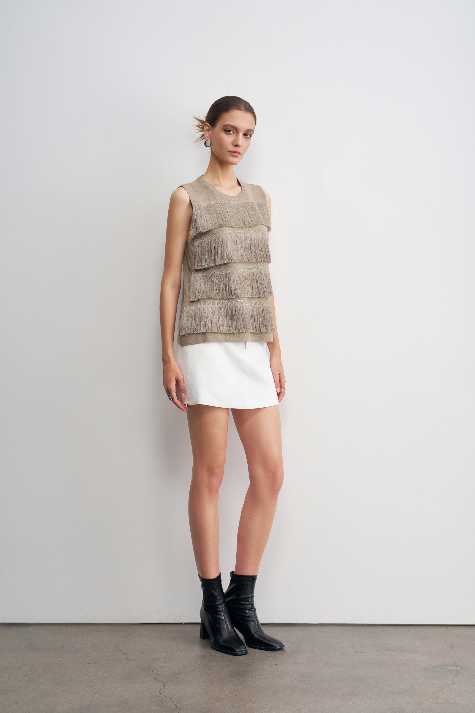 Wholesaler LARA - SLEEVELESS FRINGED CREW NECK TOP